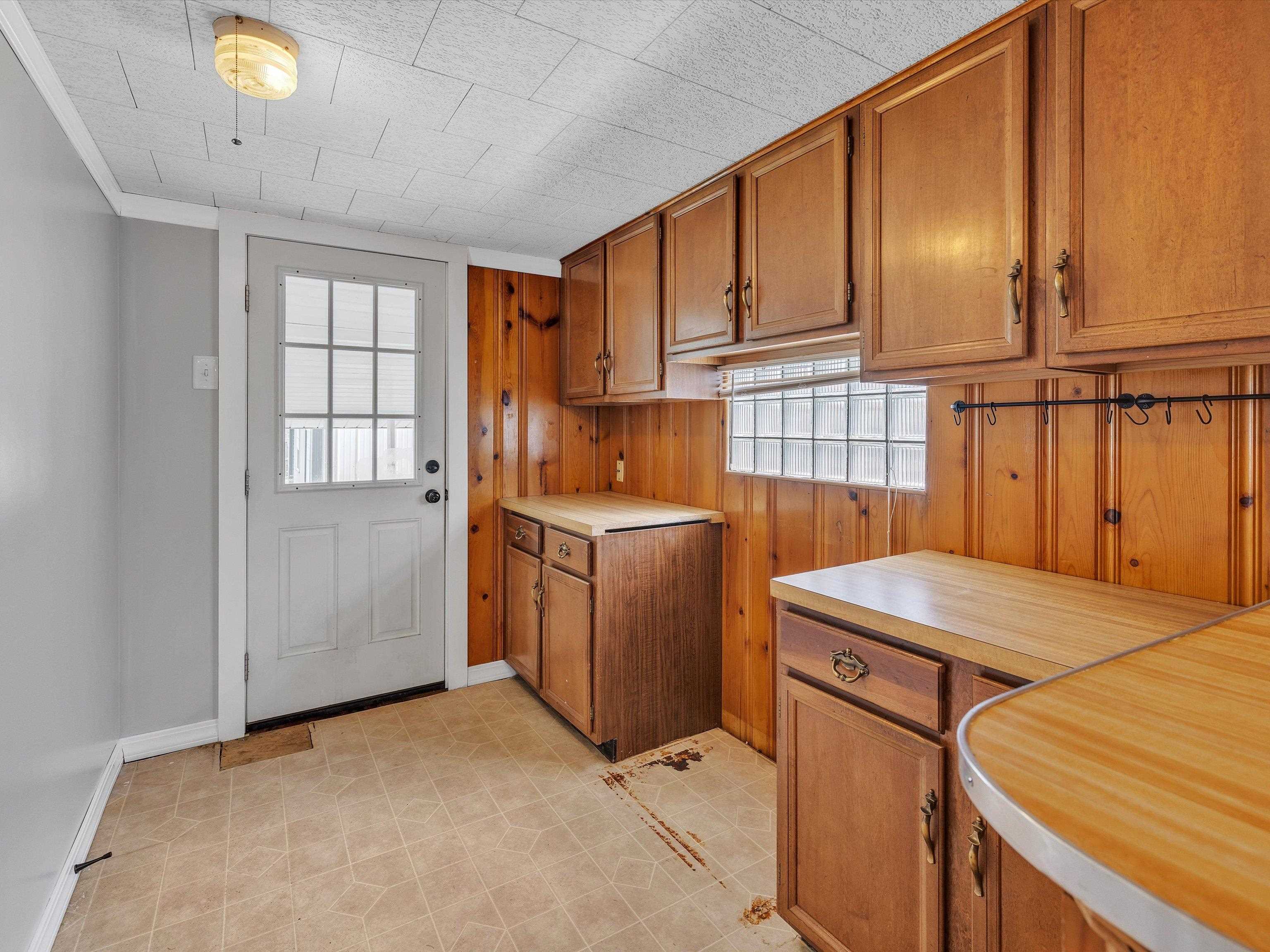 209 E 24th St, Owensboro, Kentucky 42303, 3 Bedrooms Bedrooms, ,1 BathroomBathrooms,Single Family Residence,For Sale,E 24th St,89917