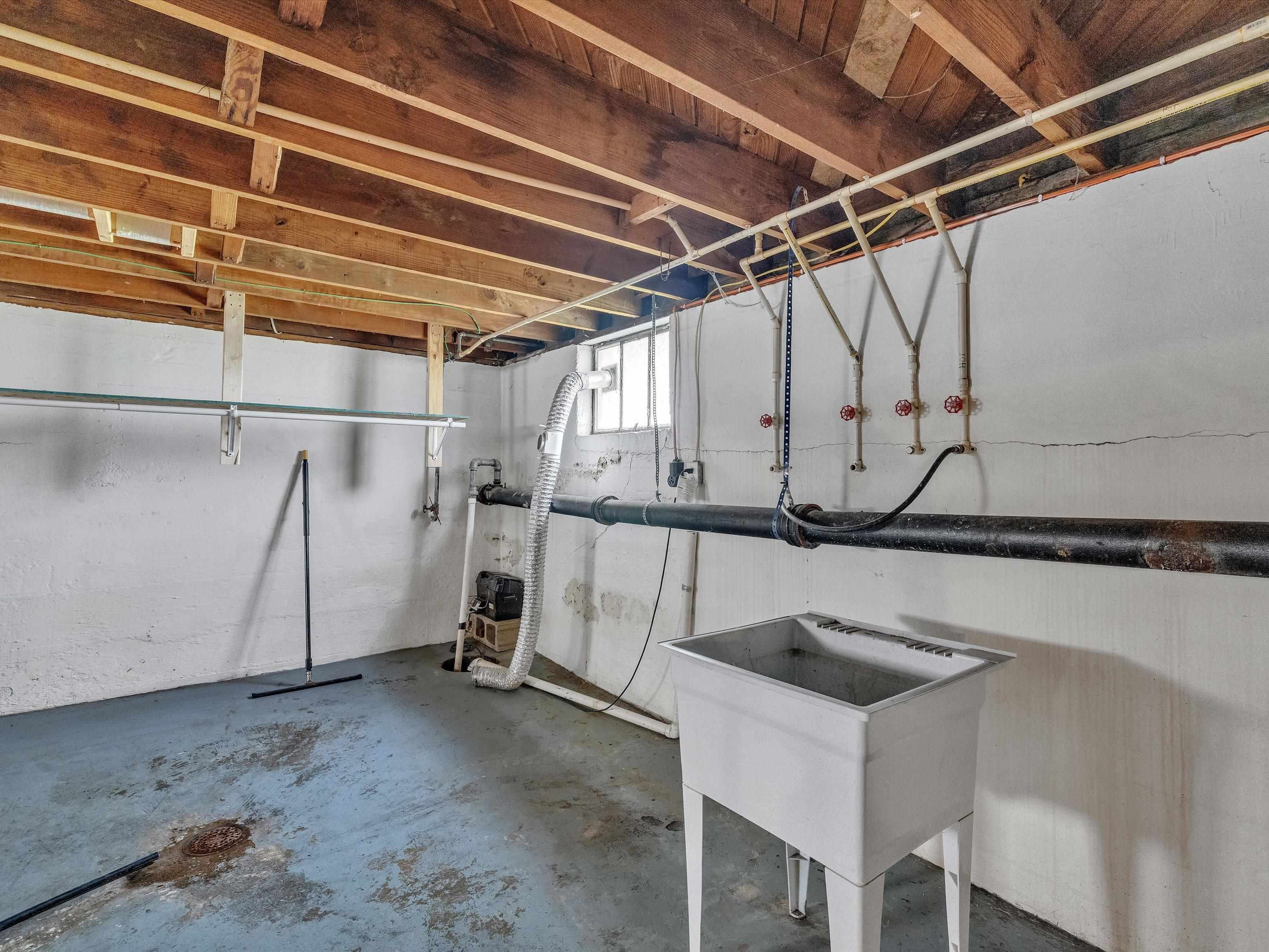 209 E 24th St, Owensboro, Kentucky 42303, 3 Bedrooms Bedrooms, ,1 BathroomBathrooms,Single Family Residence,For Sale,E 24th St,89917
