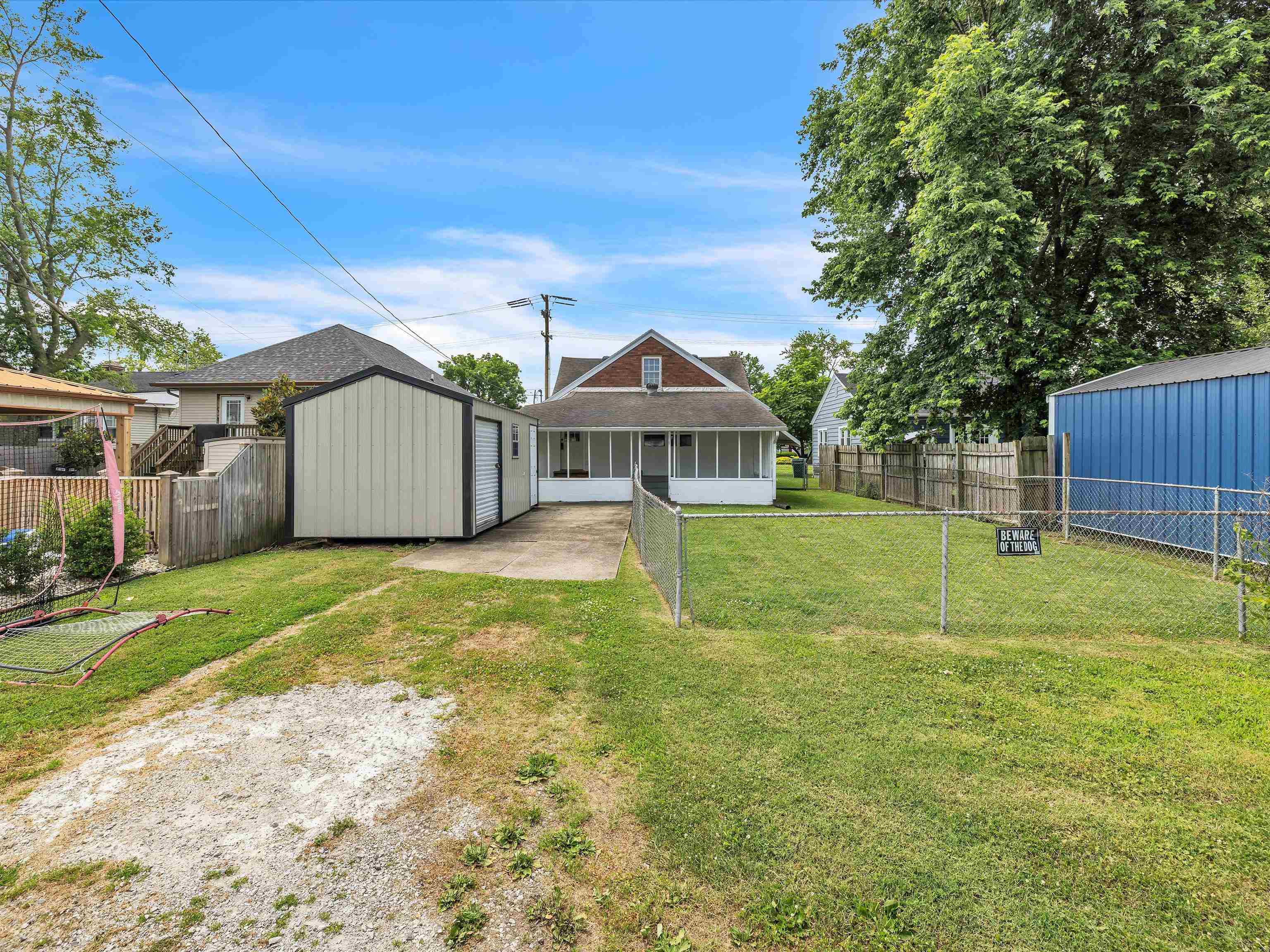 209 E 24th St, Owensboro, Kentucky 42303, 3 Bedrooms Bedrooms, ,1 BathroomBathrooms,Single Family Residence,For Sale,E 24th St,89917