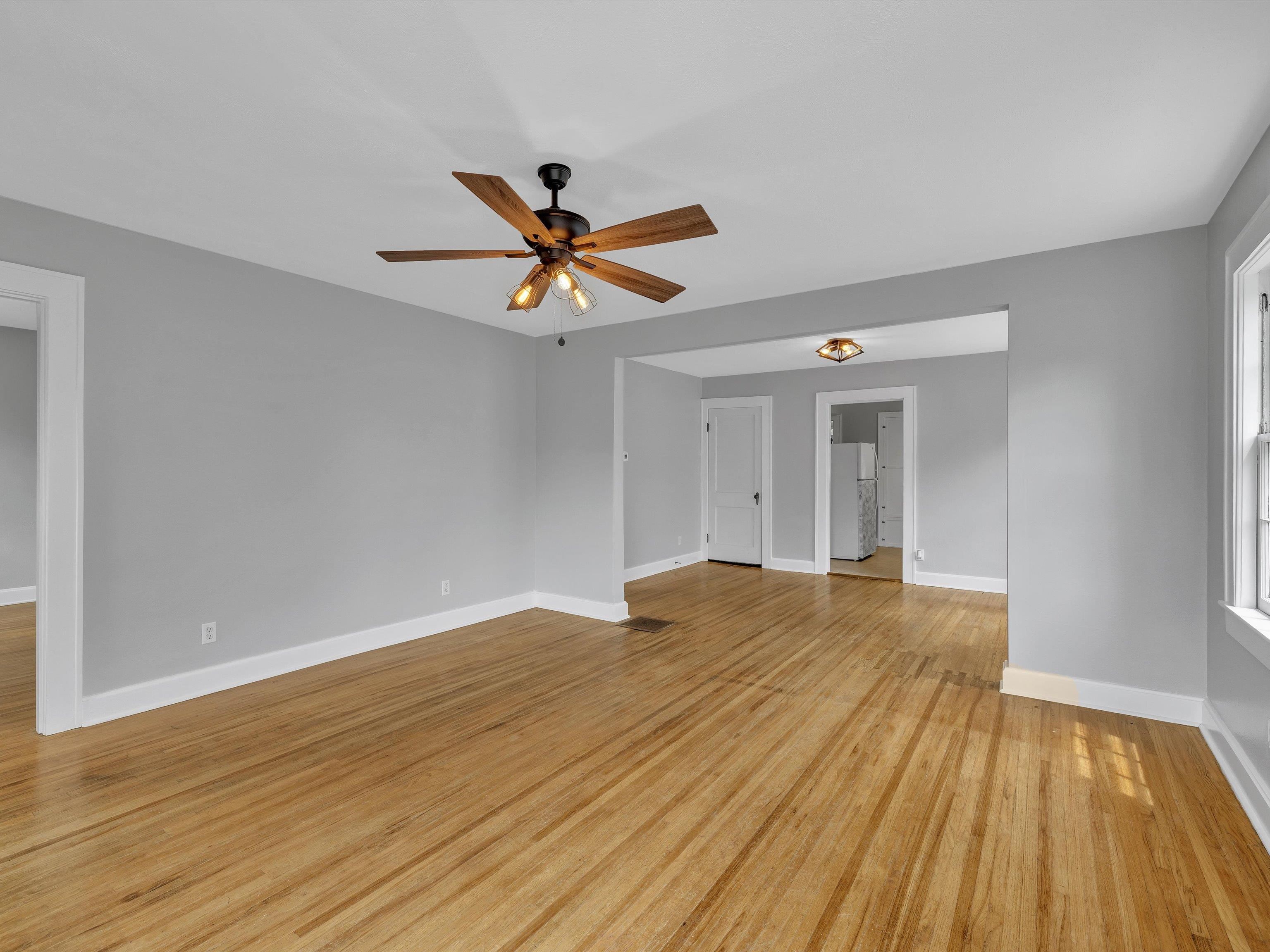 209 E 24th St, Owensboro, Kentucky 42303, 3 Bedrooms Bedrooms, ,1 BathroomBathrooms,Single Family Residence,For Sale,E 24th St,89917