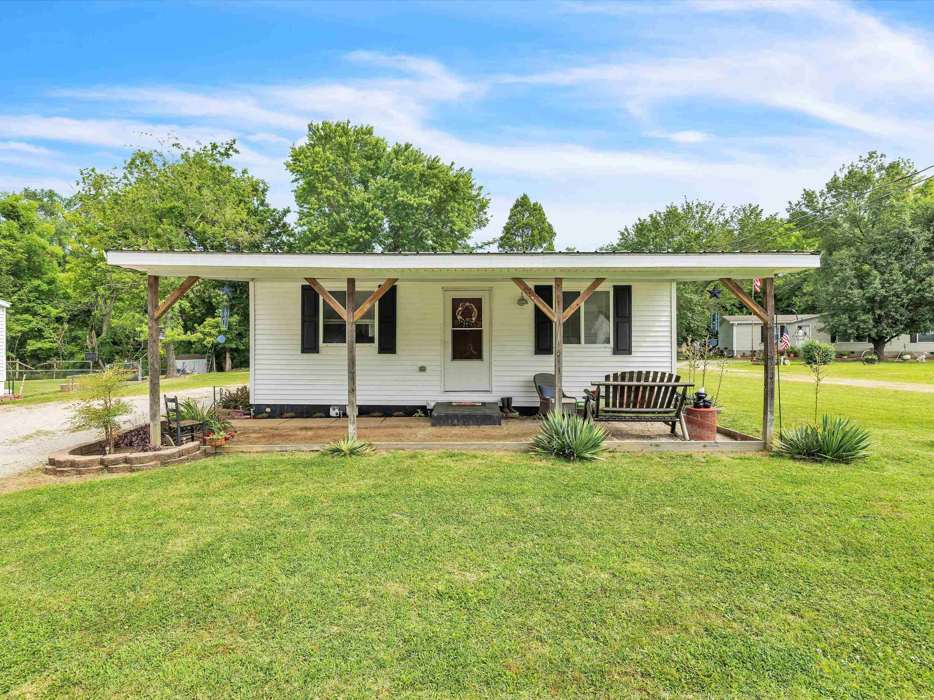 2151 Collier Road, Henderson, Kentucky 42420, 2 Bedrooms Bedrooms, ,1 BathroomBathrooms,Single Family Residence,For Sale,Collier Road,89918