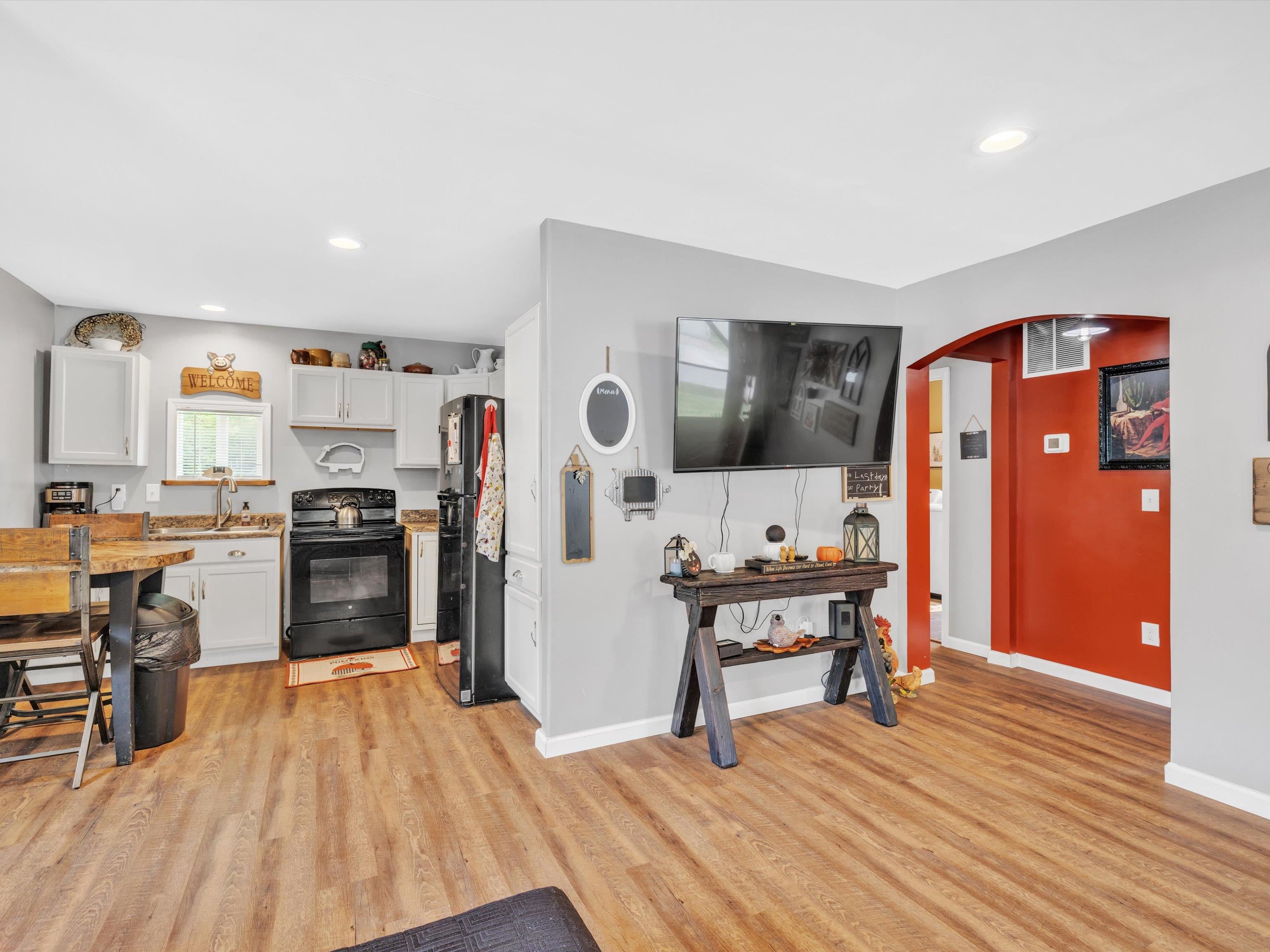2151 Collier Road, Henderson, Kentucky 42420, 2 Bedrooms Bedrooms, ,1 BathroomBathrooms,Single Family Residence,For Sale,Collier Road,89918