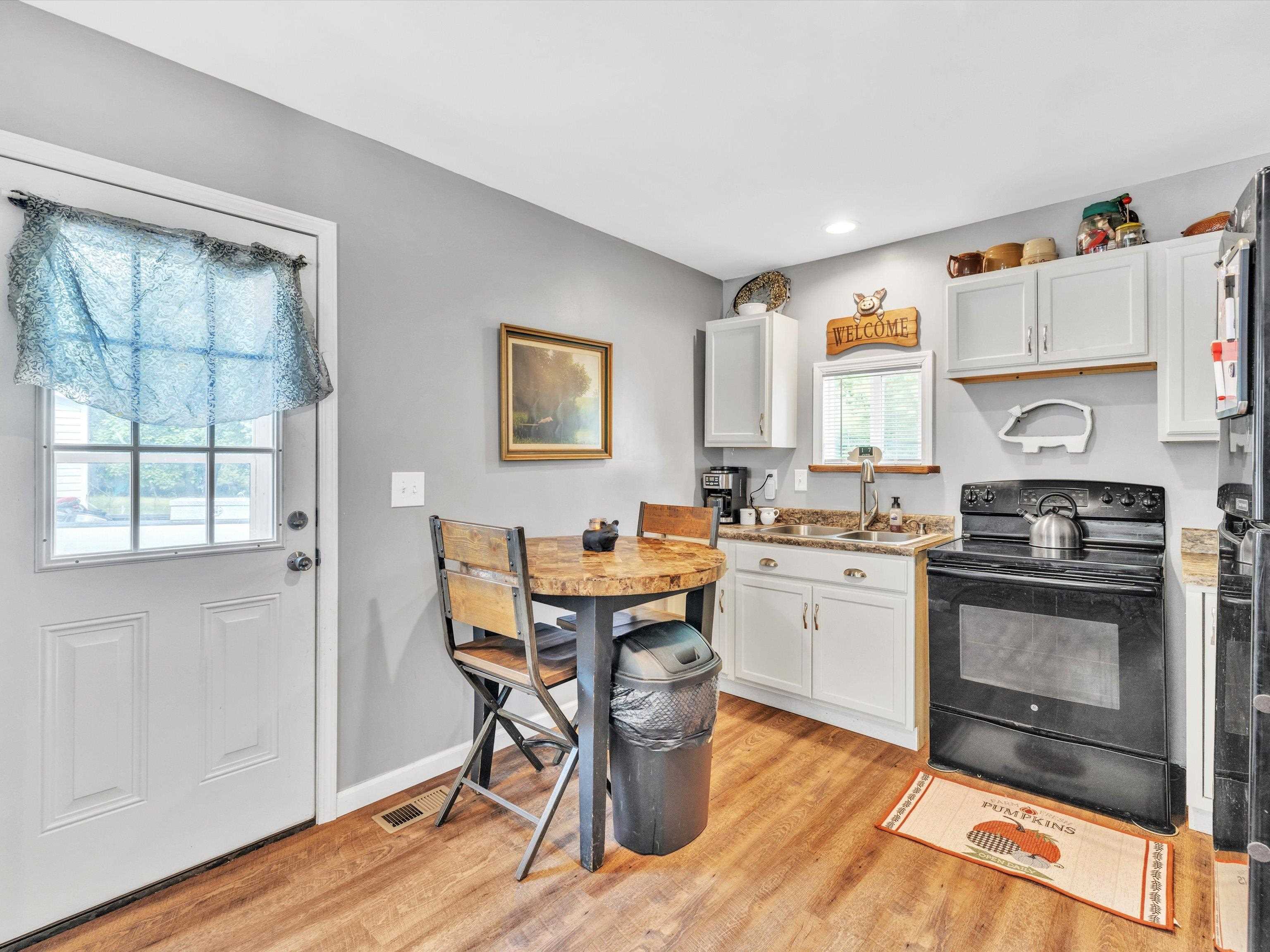 2151 Collier Road, Henderson, Kentucky 42420, 2 Bedrooms Bedrooms, ,1 BathroomBathrooms,Single Family Residence,For Sale,Collier Road,89918