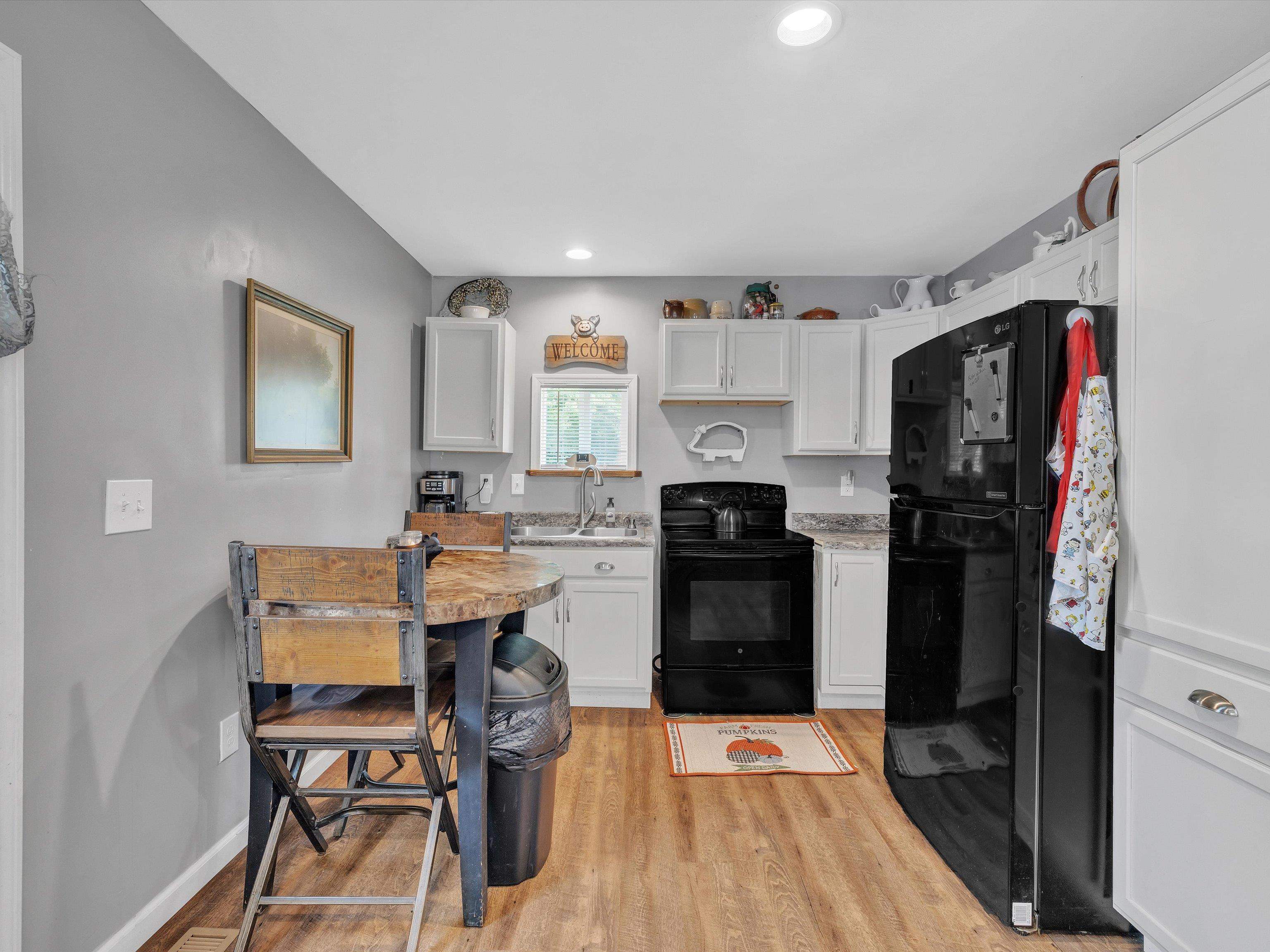 2151 Collier Road, Henderson, Kentucky 42420, 2 Bedrooms Bedrooms, ,1 BathroomBathrooms,Single Family Residence,For Sale,Collier Road,89918