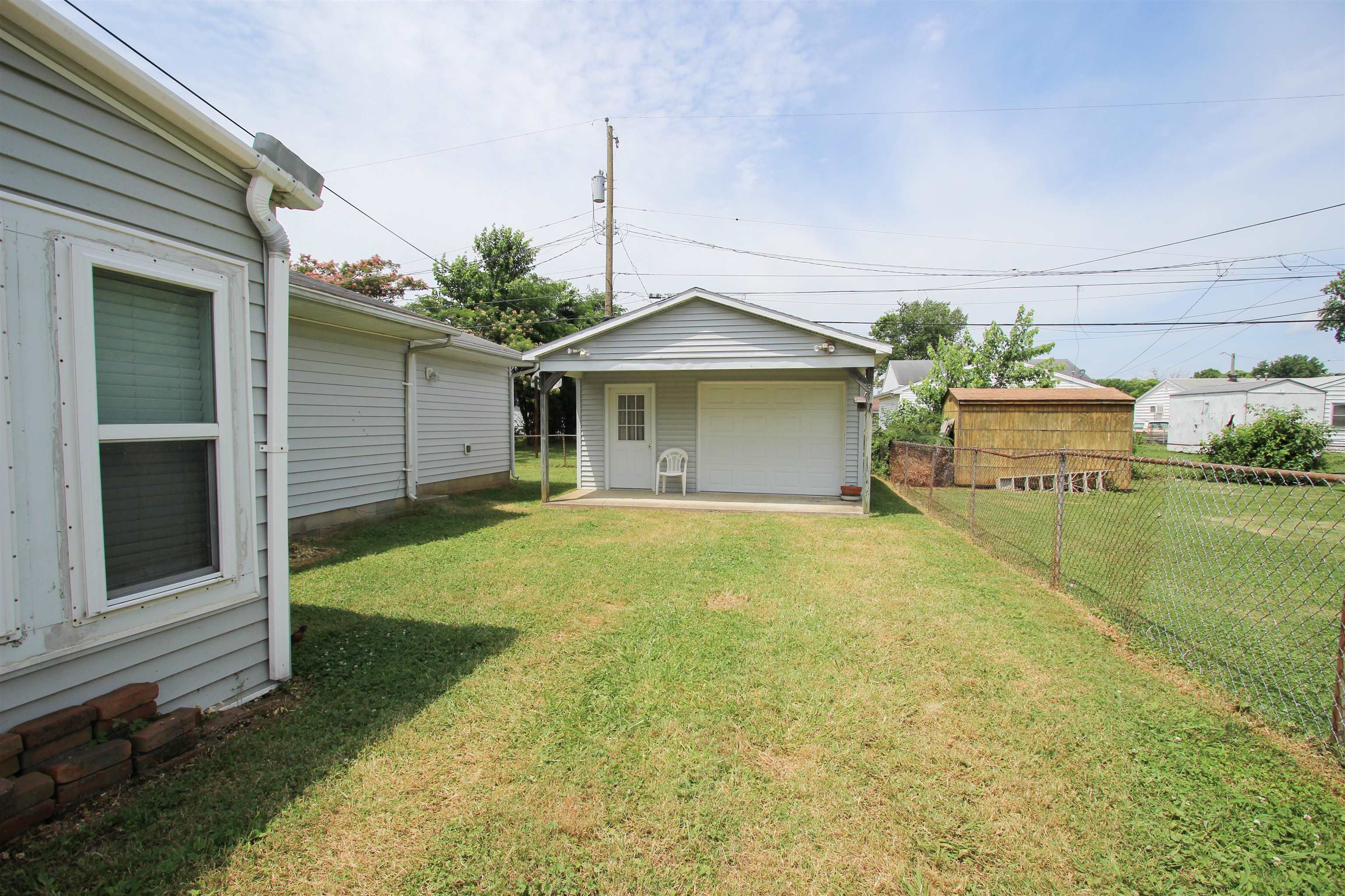 728 Greenbriar Street, Owensboro, Kentucky 42301, 4 Bedrooms Bedrooms, ,1 BathroomBathrooms,Ranch,For Sale,Greenbriar Street,89920