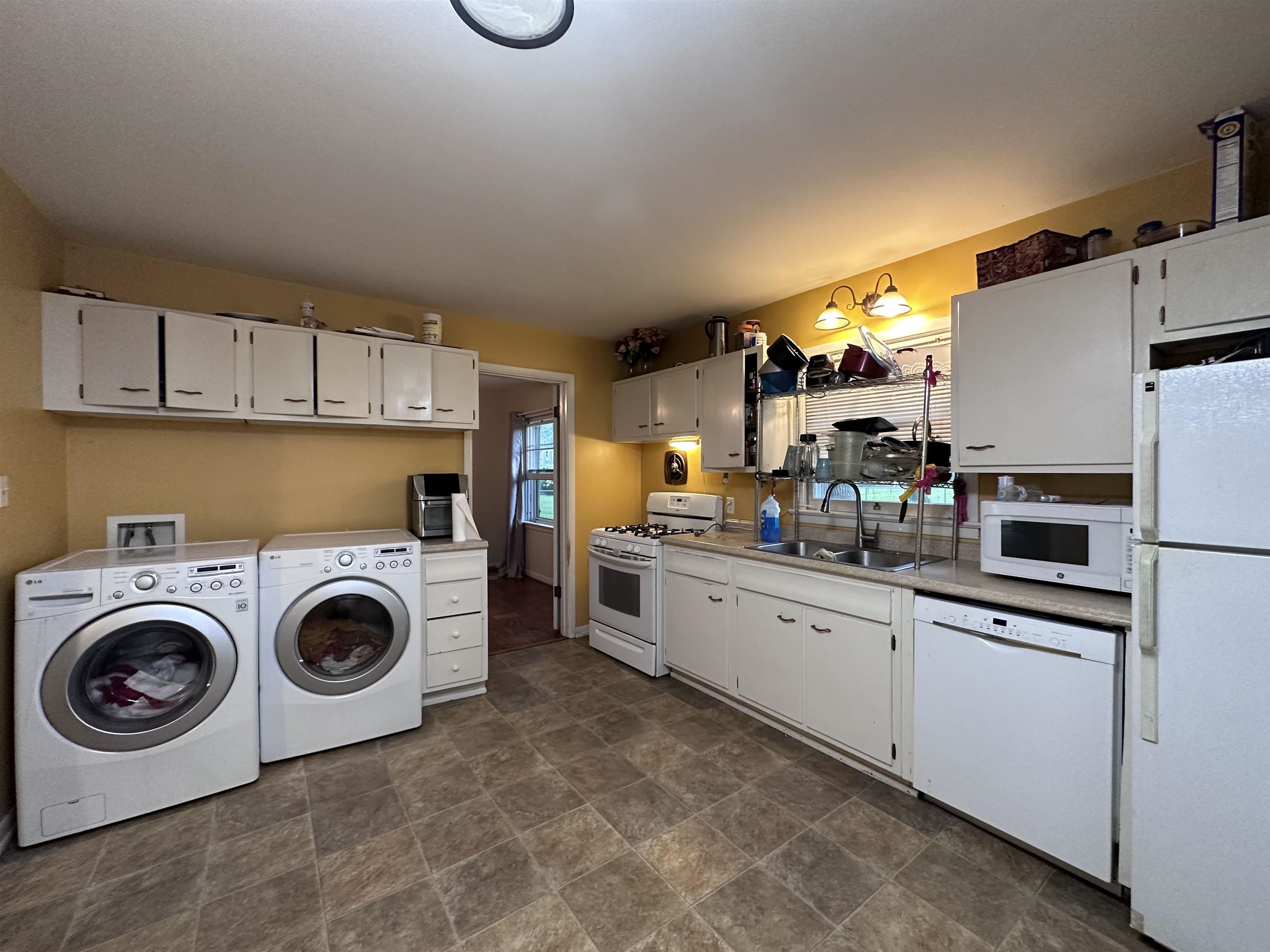 2606 S Cherokee Dr, Owensboro, Kentucky 42301, 4 Bedrooms Bedrooms, ,1 BathroomBathrooms,Single Family Residence,For Sale,S Cherokee Dr,89922