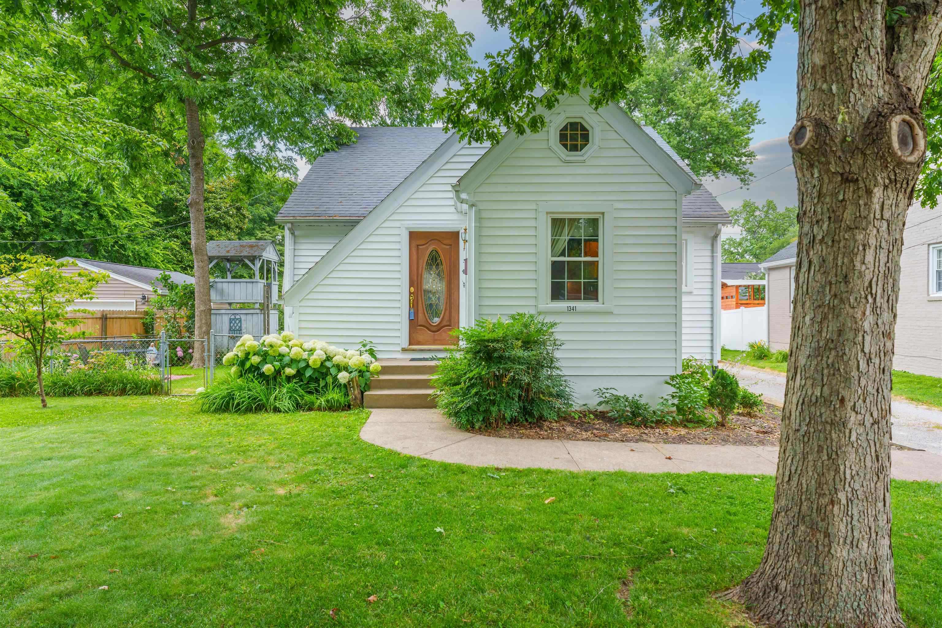 1341 15th Street, Owensboro, Kentucky 42301, 3 Bedrooms Bedrooms, ,2 BathroomsBathrooms,Single Family Residence,For Sale,15th Street,89924