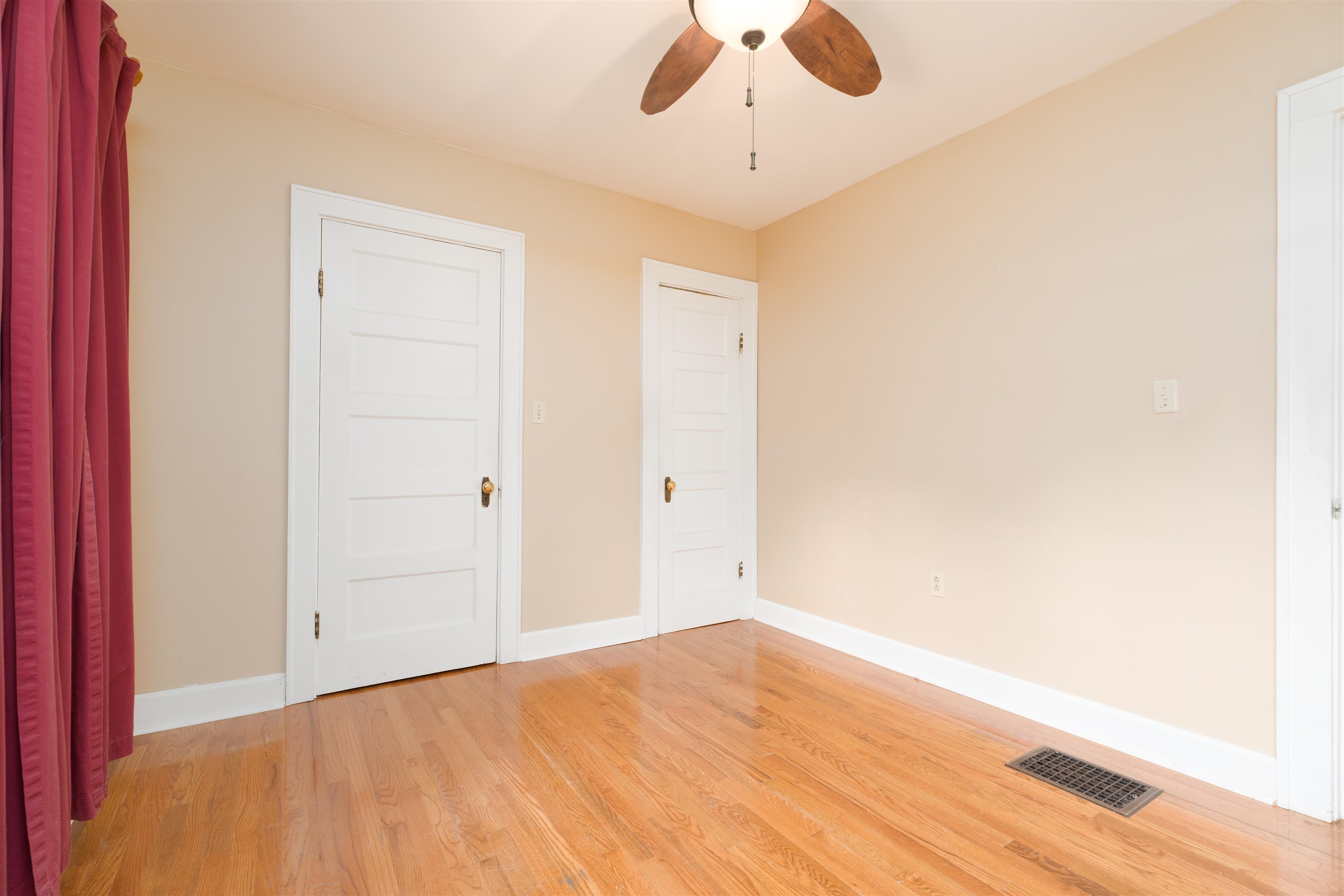 1341 15th Street, Owensboro, Kentucky 42301, 3 Bedrooms Bedrooms, ,2 BathroomsBathrooms,Single Family Residence,For Sale,15th Street,89924