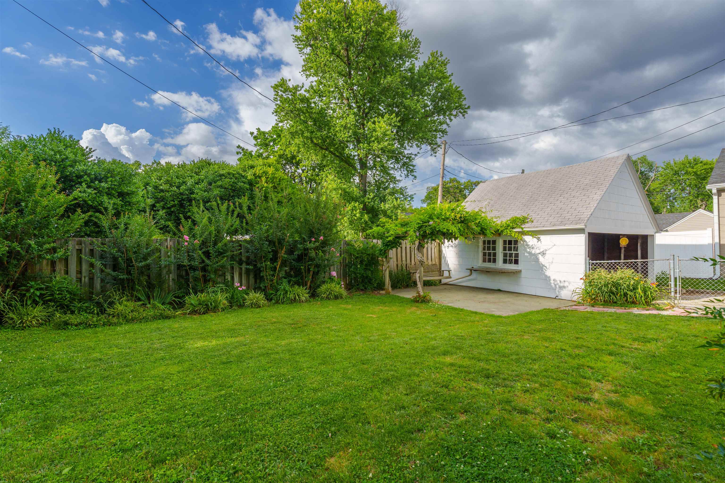 1341 15th Street, Owensboro, Kentucky 42301, 3 Bedrooms Bedrooms, ,2 BathroomsBathrooms,Single Family Residence,For Sale,15th Street,89924