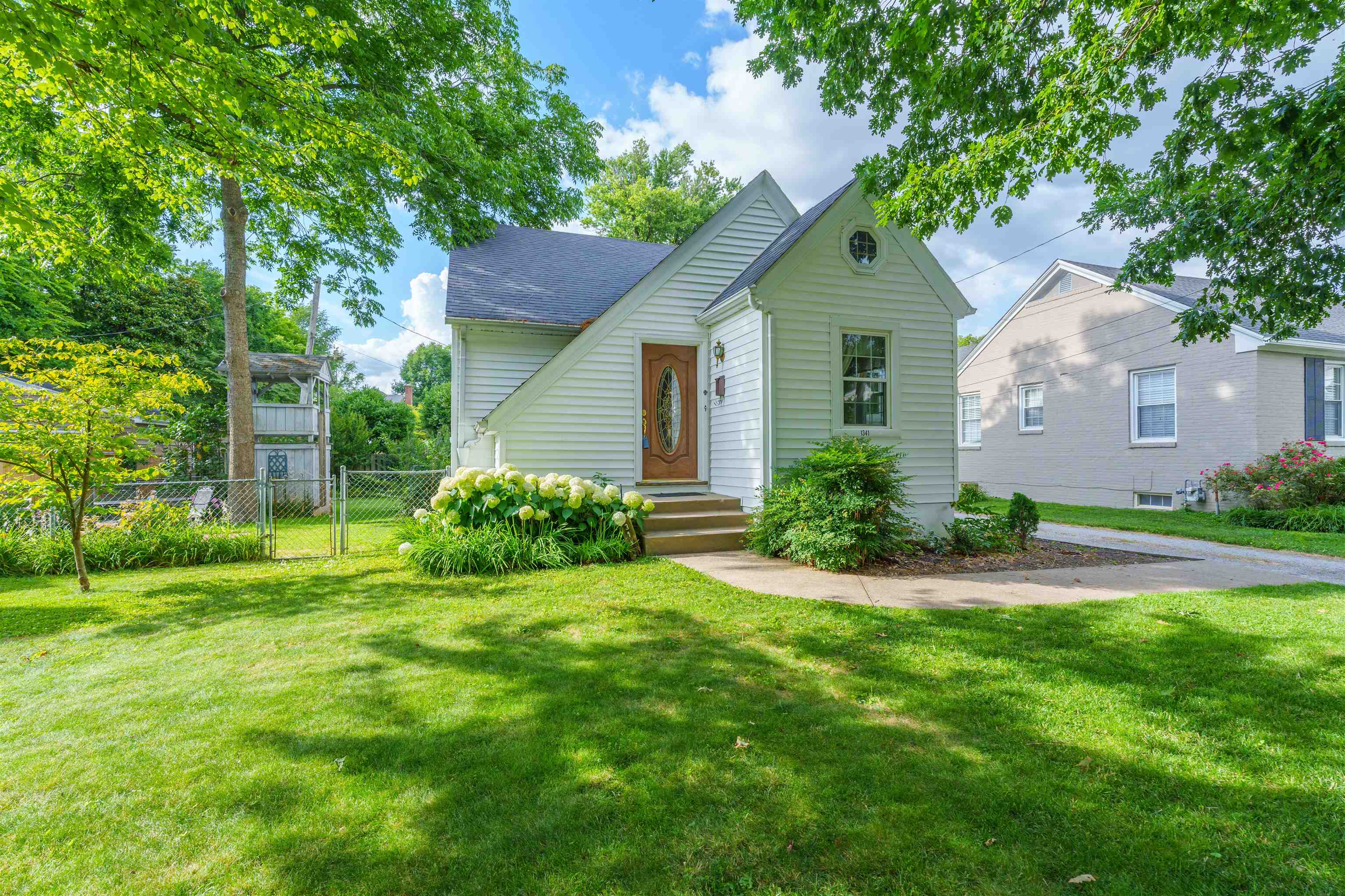 1341 15th Street, Owensboro, Kentucky 42301, 3 Bedrooms Bedrooms, ,2 BathroomsBathrooms,Single Family Residence,For Sale,15th Street,89924