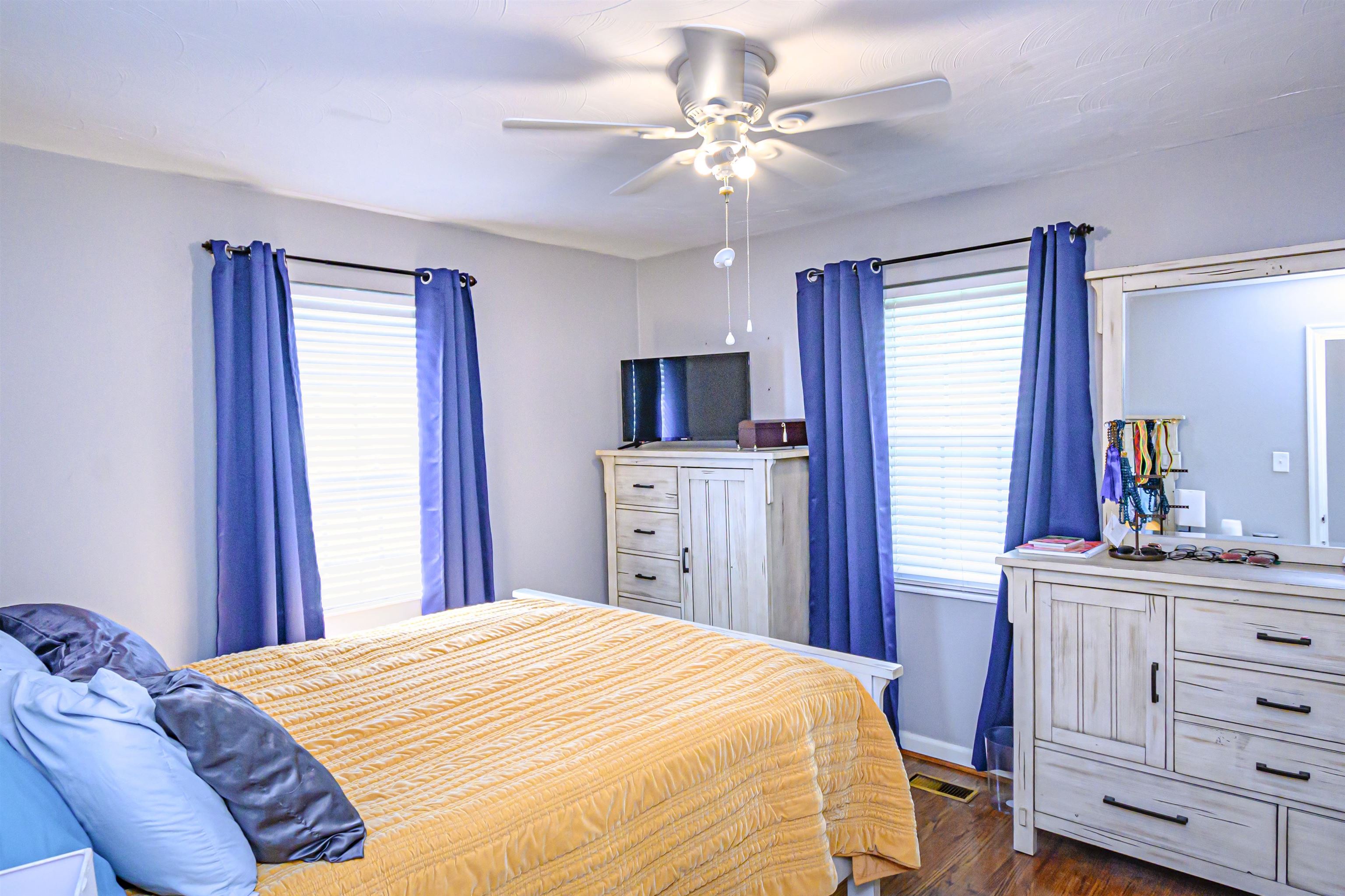 2311 York St., Owensboro, Kentucky 42301, 2 Bedrooms Bedrooms, ,1 BathroomBathrooms,Single Family Residence,For Sale,York St.,89934