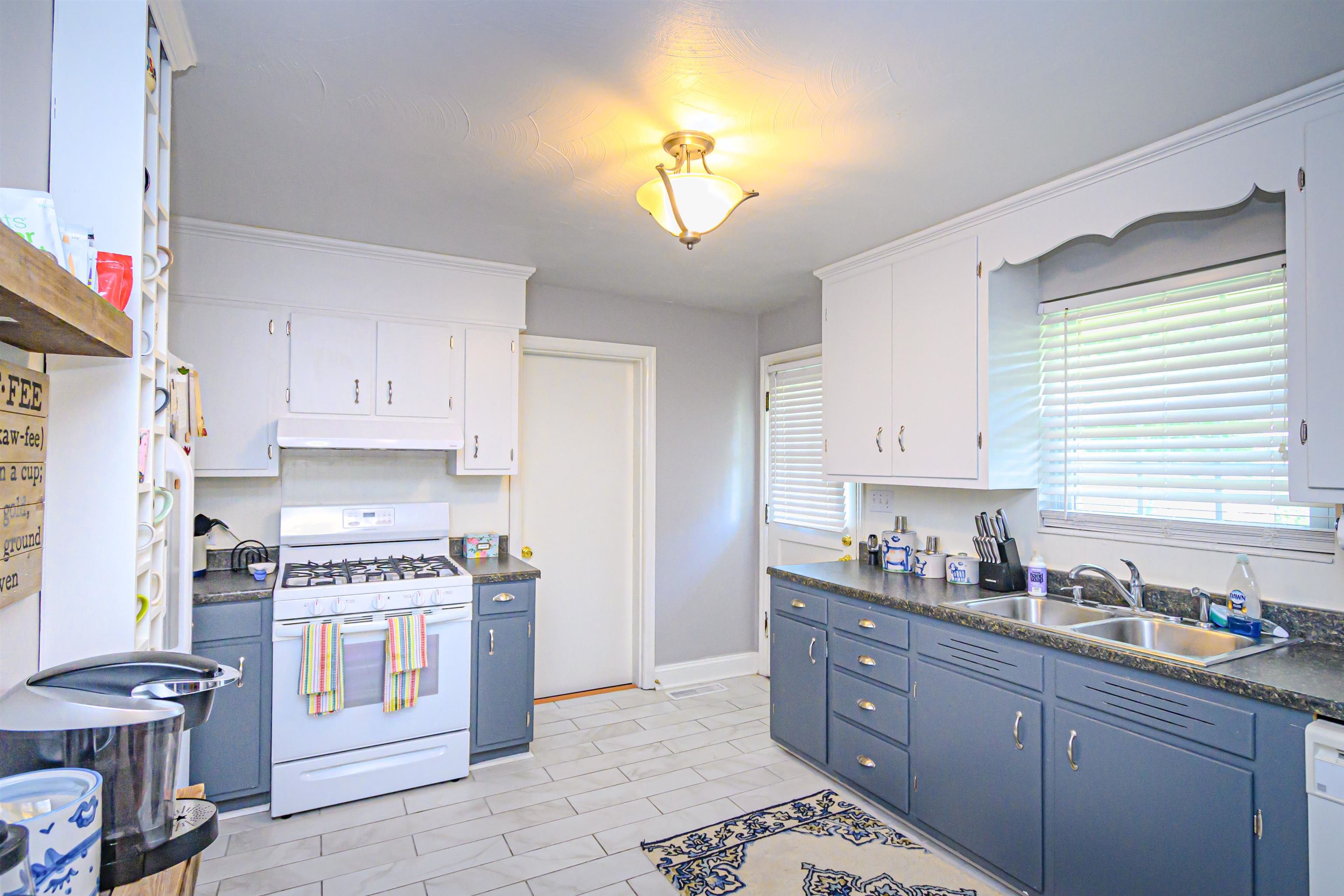 2311 York St., Owensboro, Kentucky 42301, 2 Bedrooms Bedrooms, ,1 BathroomBathrooms,Single Family Residence,For Sale,York St.,89934