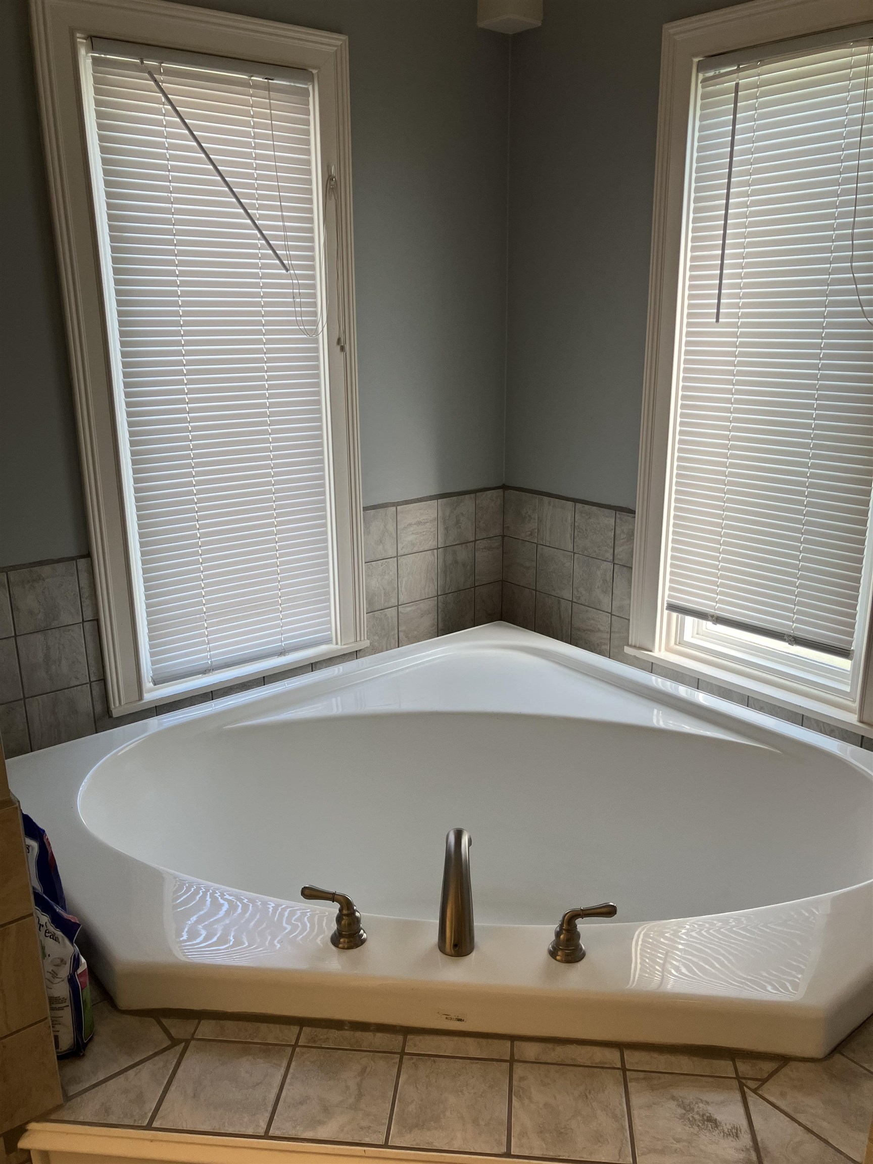1409 Coventry Lane, Owensboro, Kentucky 42301, 3 Bedrooms Bedrooms, ,2 BathroomsBathrooms,Single Family Residence,For Sale,Coventry Lane,89938