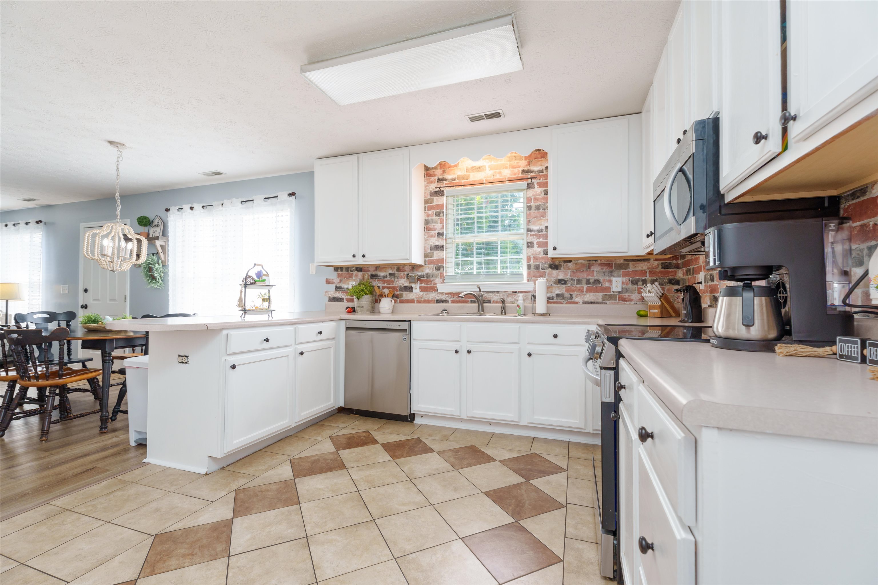 6126 Wayne Bridge Road, Owensboro, Kentucky 42301, 3 Bedrooms Bedrooms, ,2 BathroomsBathrooms,Single Family Residence,For Sale,Wayne Bridge Road,89939