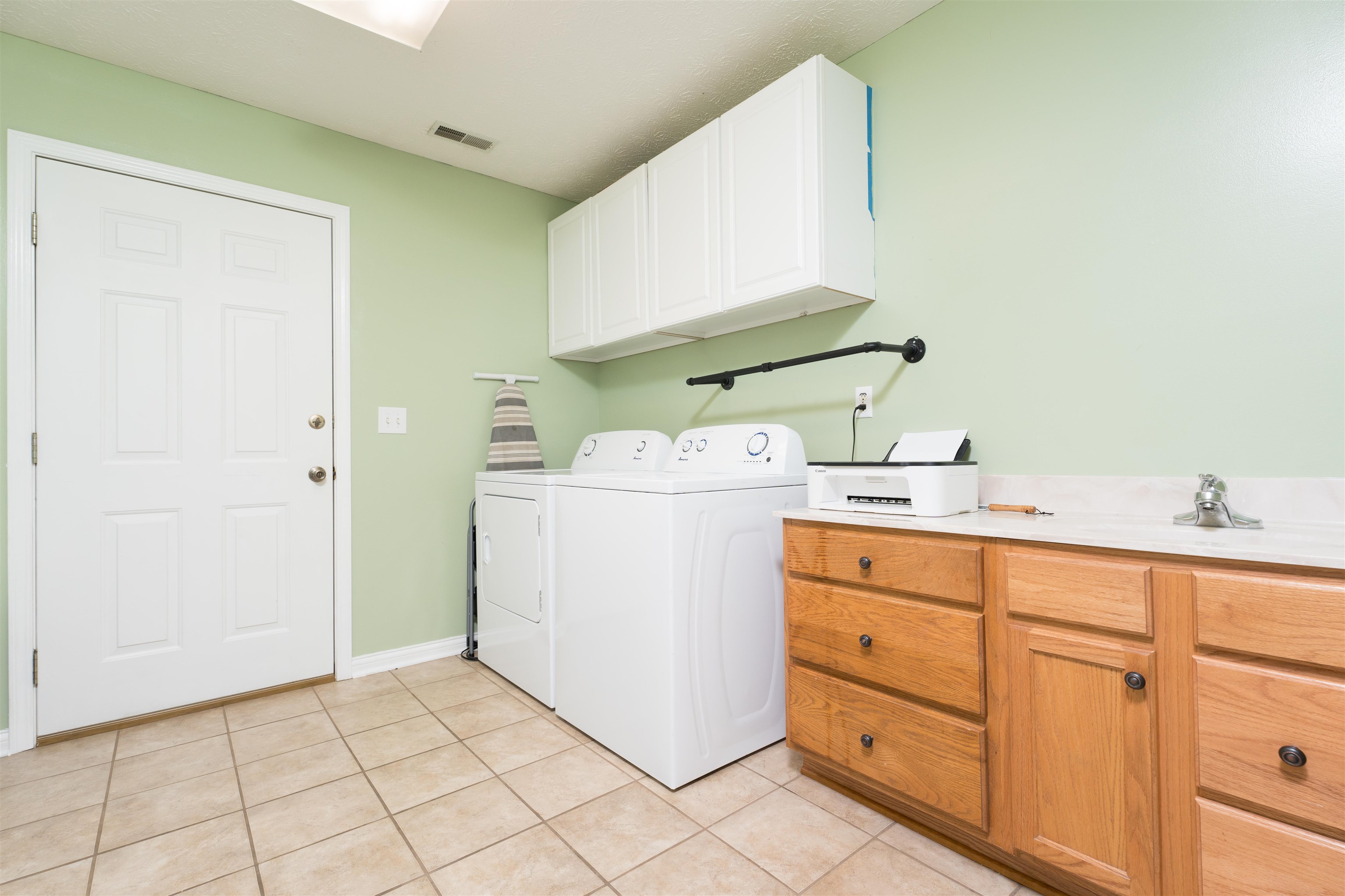 6126 Wayne Bridge Road, Owensboro, Kentucky 42301, 3 Bedrooms Bedrooms, ,2 BathroomsBathrooms,Single Family Residence,For Sale,Wayne Bridge Road,89939