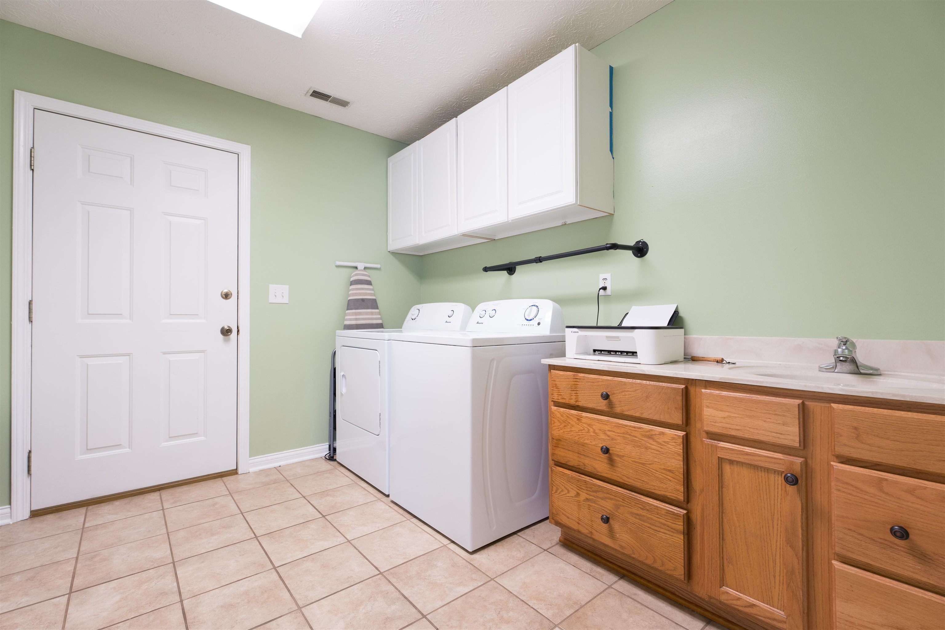 6126 Wayne Bridge Road, Owensboro, Kentucky 42301, 3 Bedrooms Bedrooms, ,2 BathroomsBathrooms,Single Family Residence,For Sale,Wayne Bridge Road,89939