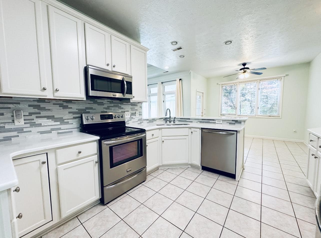 2845 Turfway Dr, Owensboro, Kentucky 42303, 4 Bedrooms Bedrooms, ,3 BathroomsBathrooms,Single Family Residence,For Sale,Turfway Dr,89940