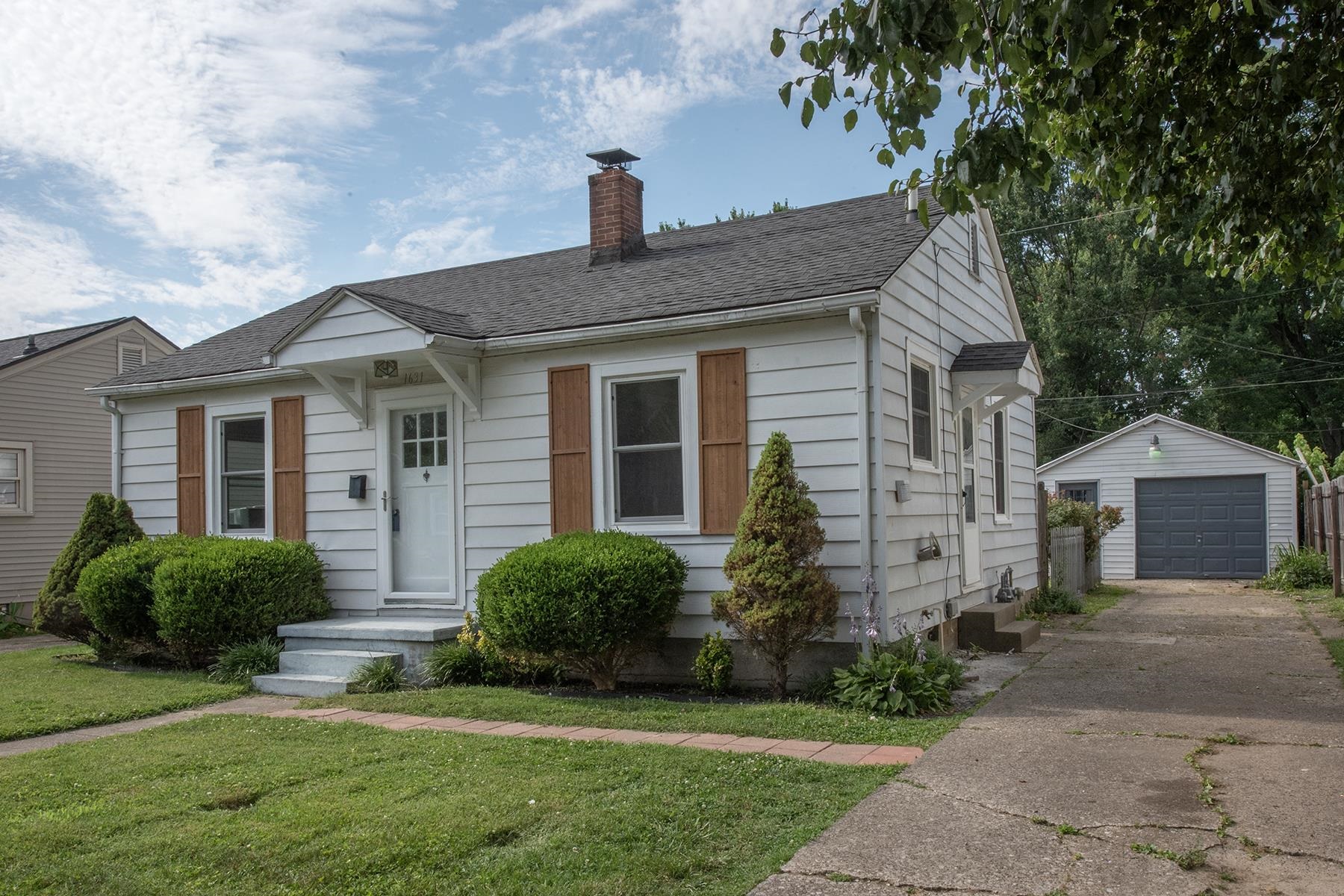 1631 Manor Court, Owensboro, Kentucky 42301, 2 Bedrooms Bedrooms, ,1 BathroomBathrooms,Single Family Residence,For Sale,Manor Court,89943