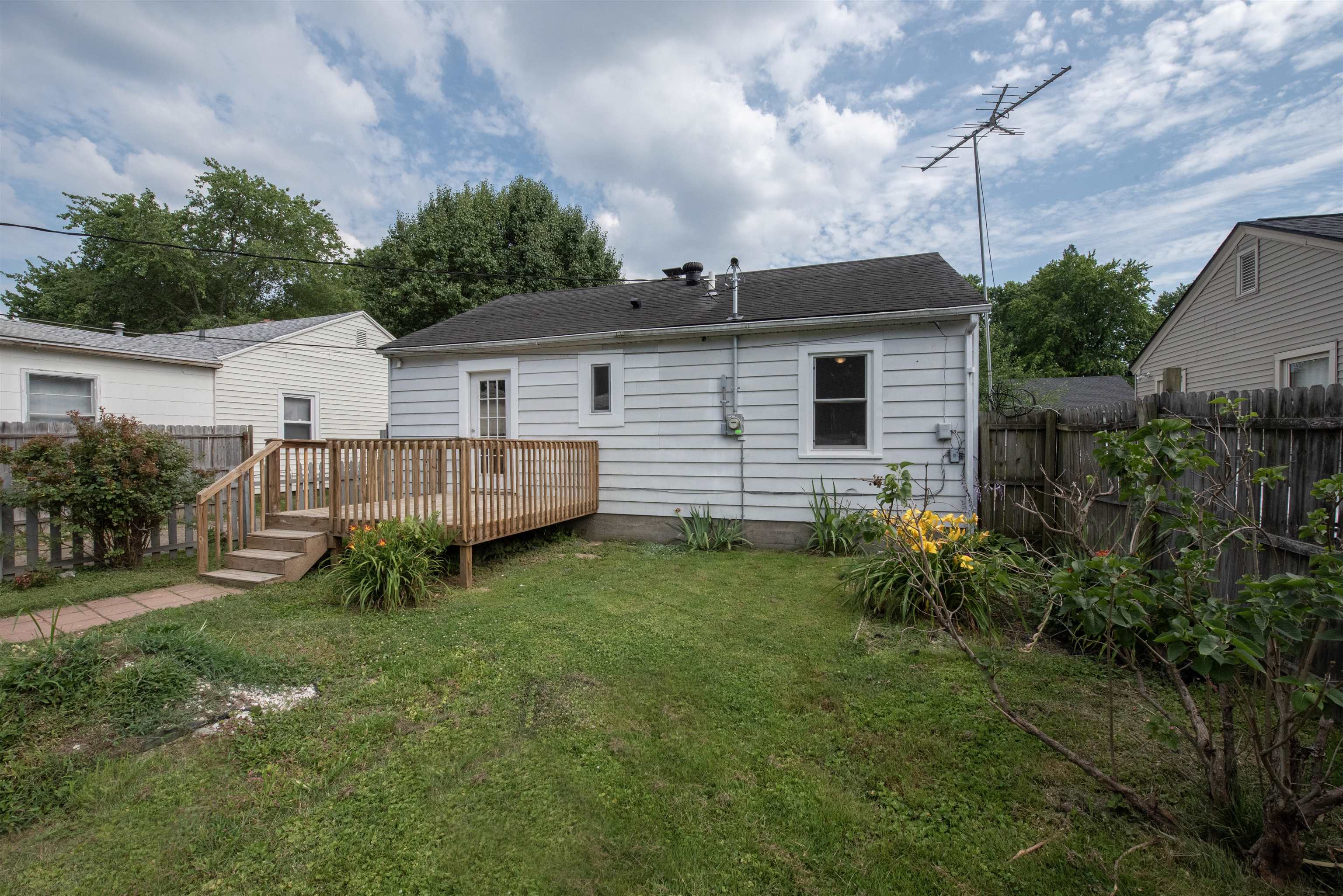 1631 Manor Court, Owensboro, Kentucky 42301, 2 Bedrooms Bedrooms, ,1 BathroomBathrooms,Single Family Residence,For Sale,Manor Court,89943