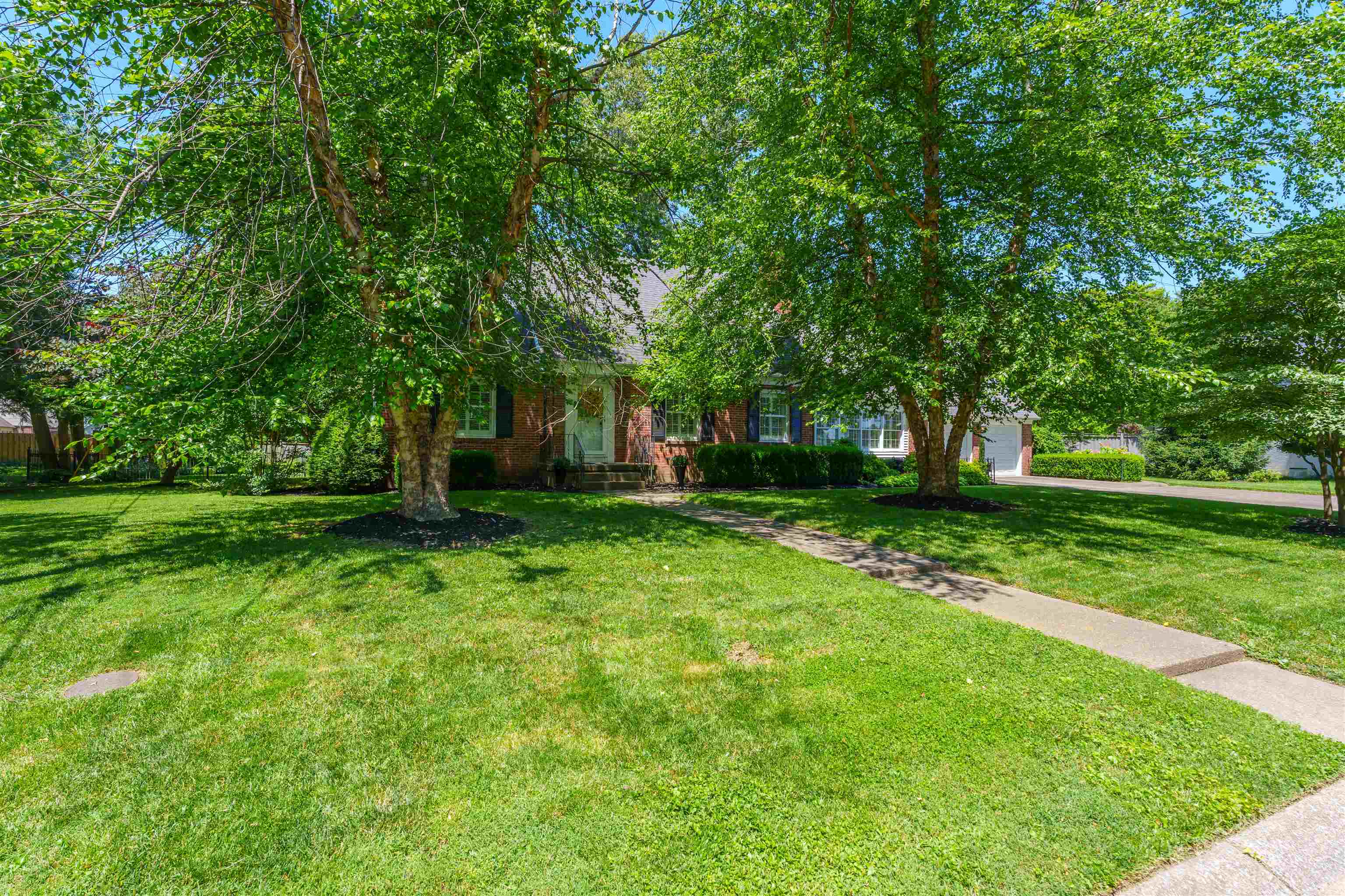 1572 Oak Park Drive, Owensboro, Kentucky 42301, 4 Bedrooms Bedrooms, ,3 BathroomsBathrooms,Single Family Residence,For Sale,Oak Park Drive,89944