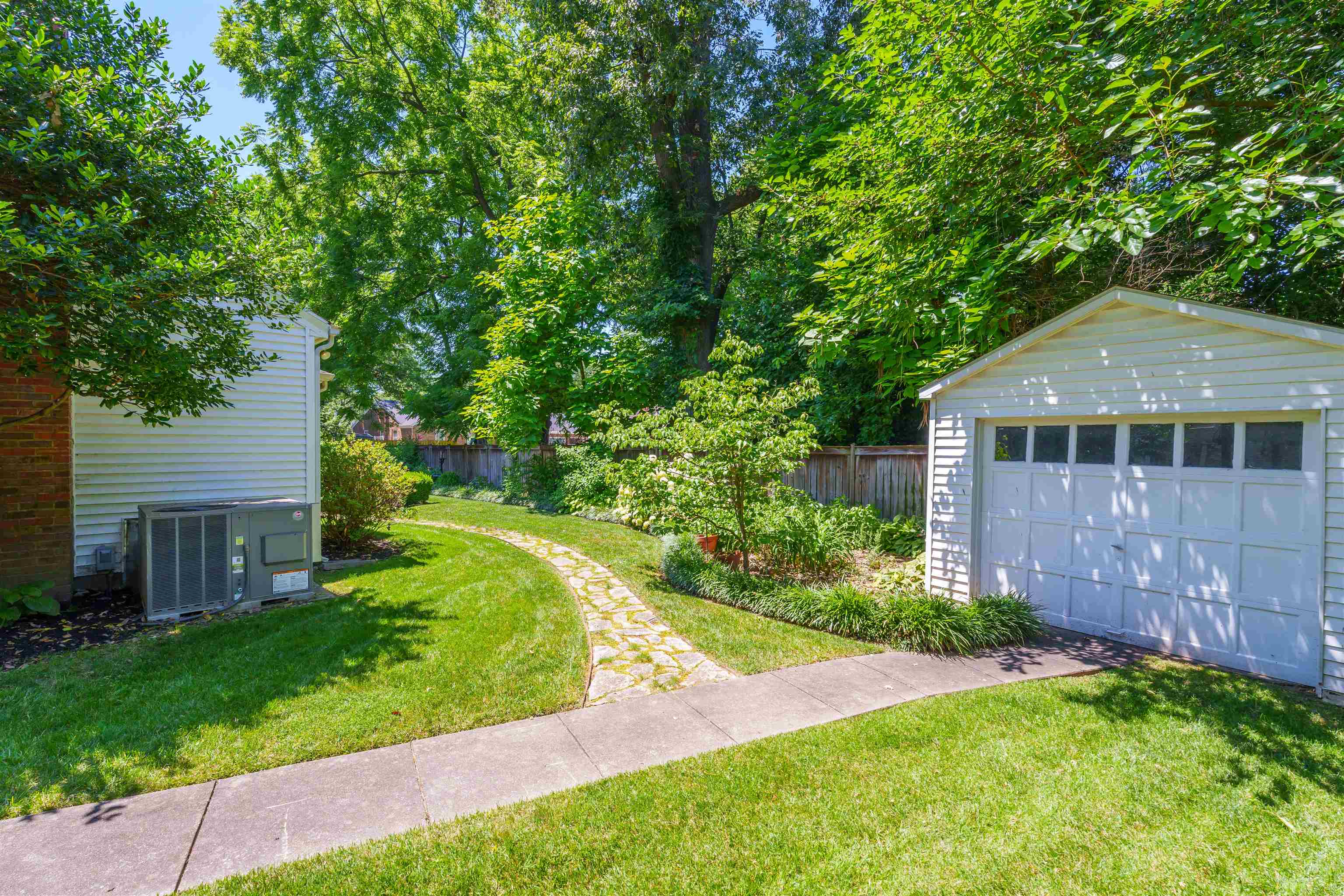 1572 Oak Park Drive, Owensboro, Kentucky 42301, 4 Bedrooms Bedrooms, ,3 BathroomsBathrooms,Single Family Residence,For Sale,Oak Park Drive,89944