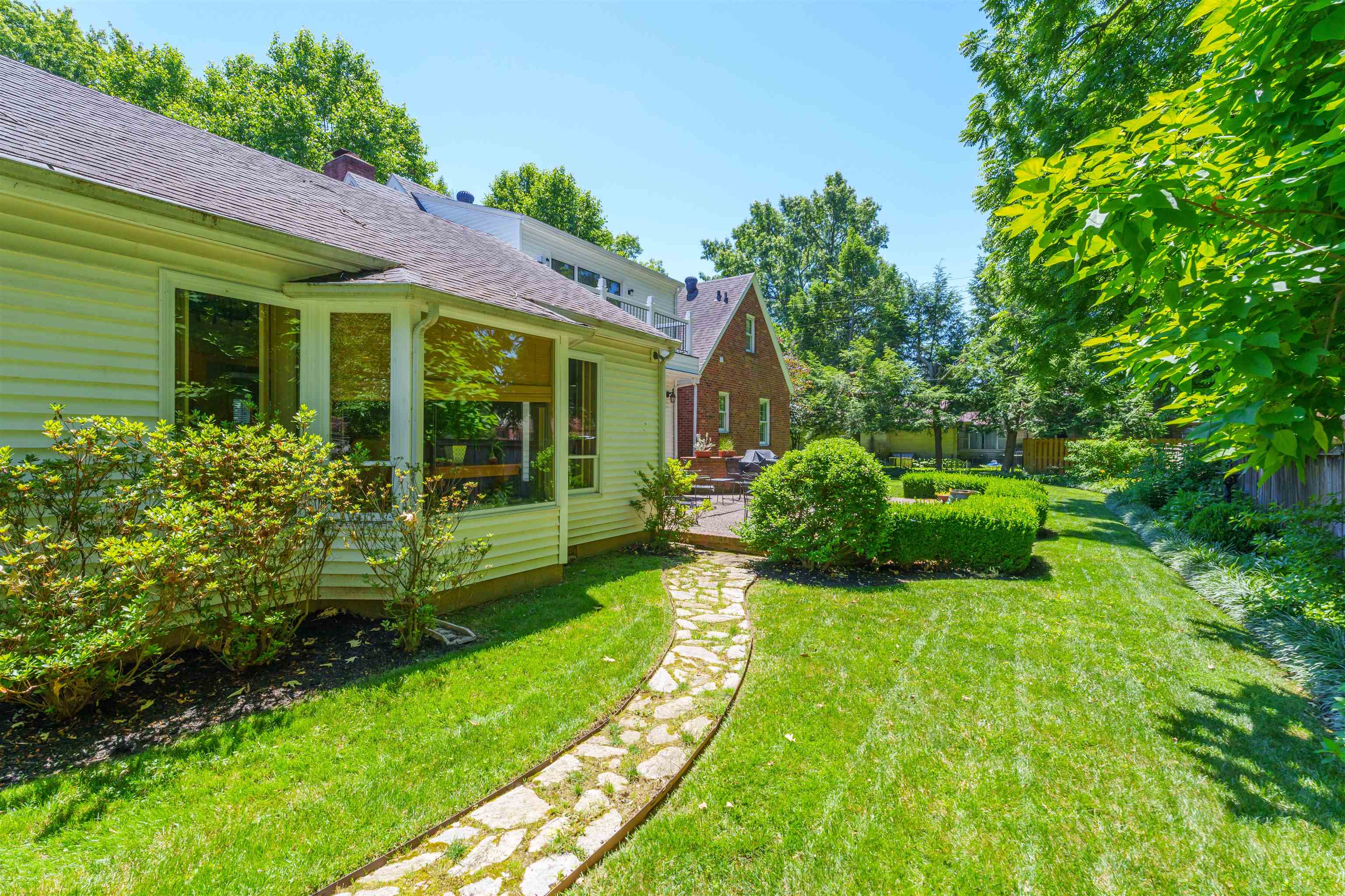 1572 Oak Park Drive, Owensboro, Kentucky 42301, 4 Bedrooms Bedrooms, ,3 BathroomsBathrooms,Single Family Residence,For Sale,Oak Park Drive,89944