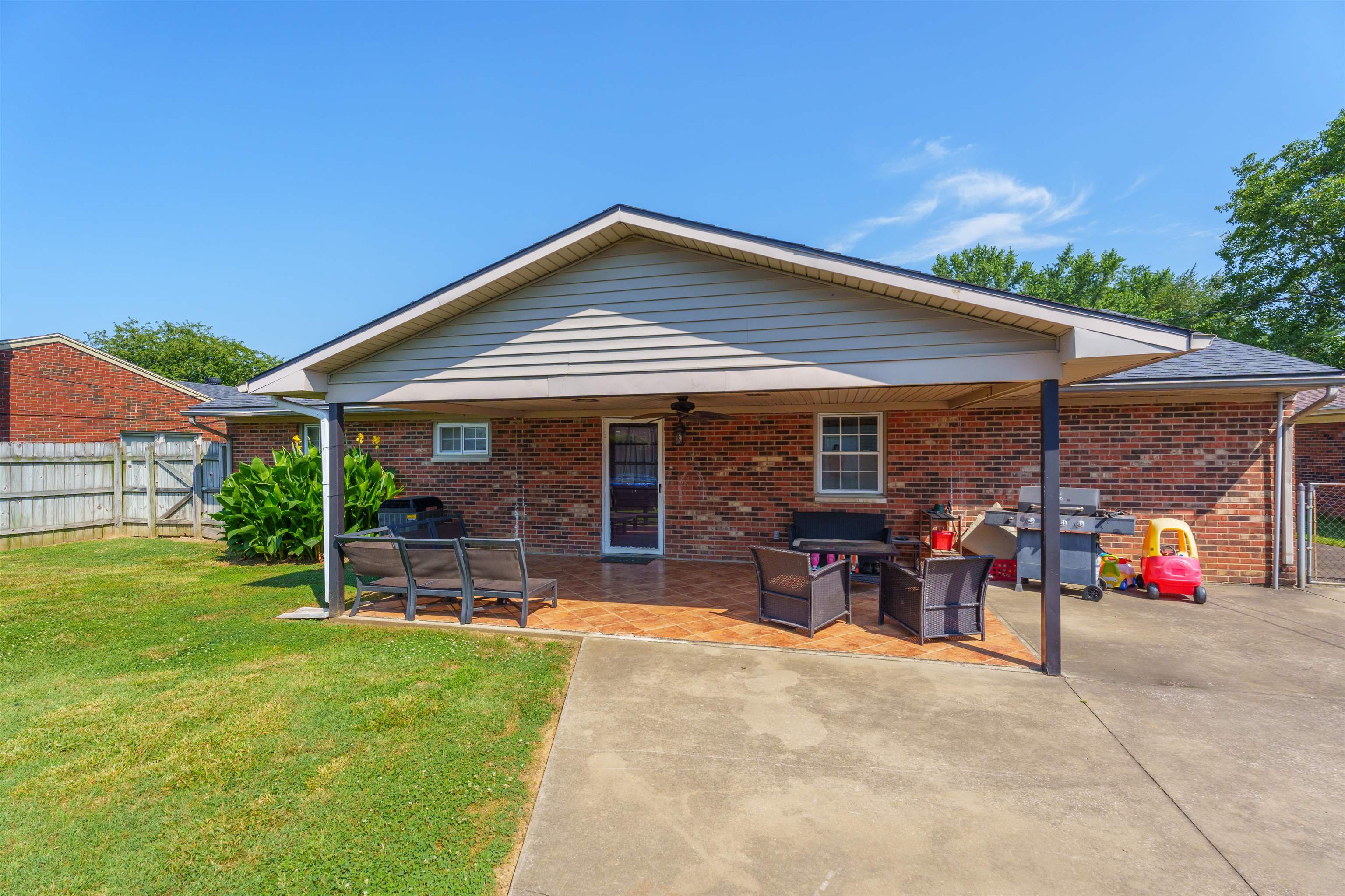 2236 Twenty Grand Avenue, Owensboro, Kentucky 42301, 3 Bedrooms Bedrooms, ,2 BathroomsBathrooms,Single Family Residence,For Sale,Twenty Grand Avenue,89948