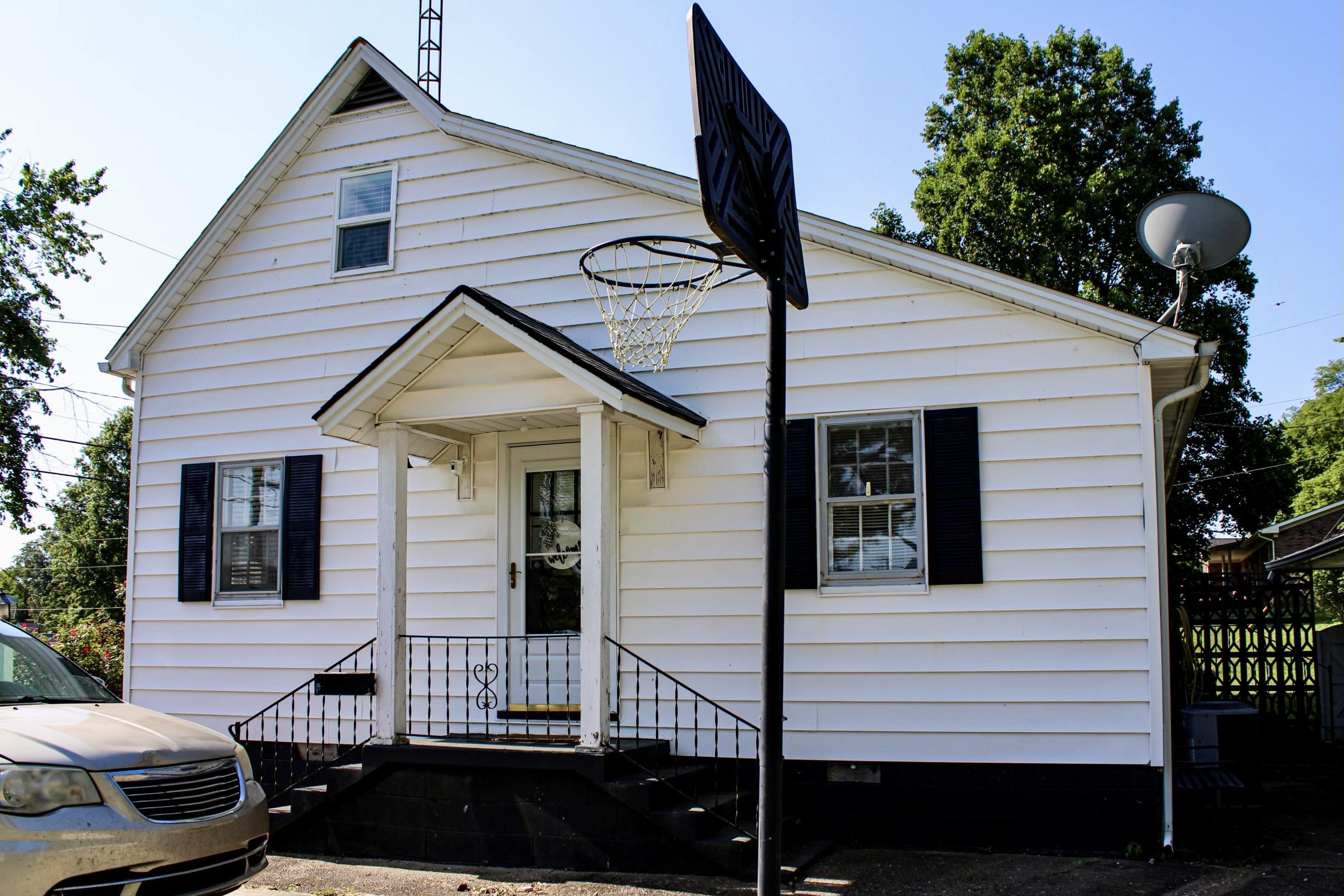 605 Center Street, Calhoun, Kentucky 42327, 5 Bedrooms Bedrooms, ,2 BathroomsBathrooms,Single Family Residence,For Sale,Center Street,89951