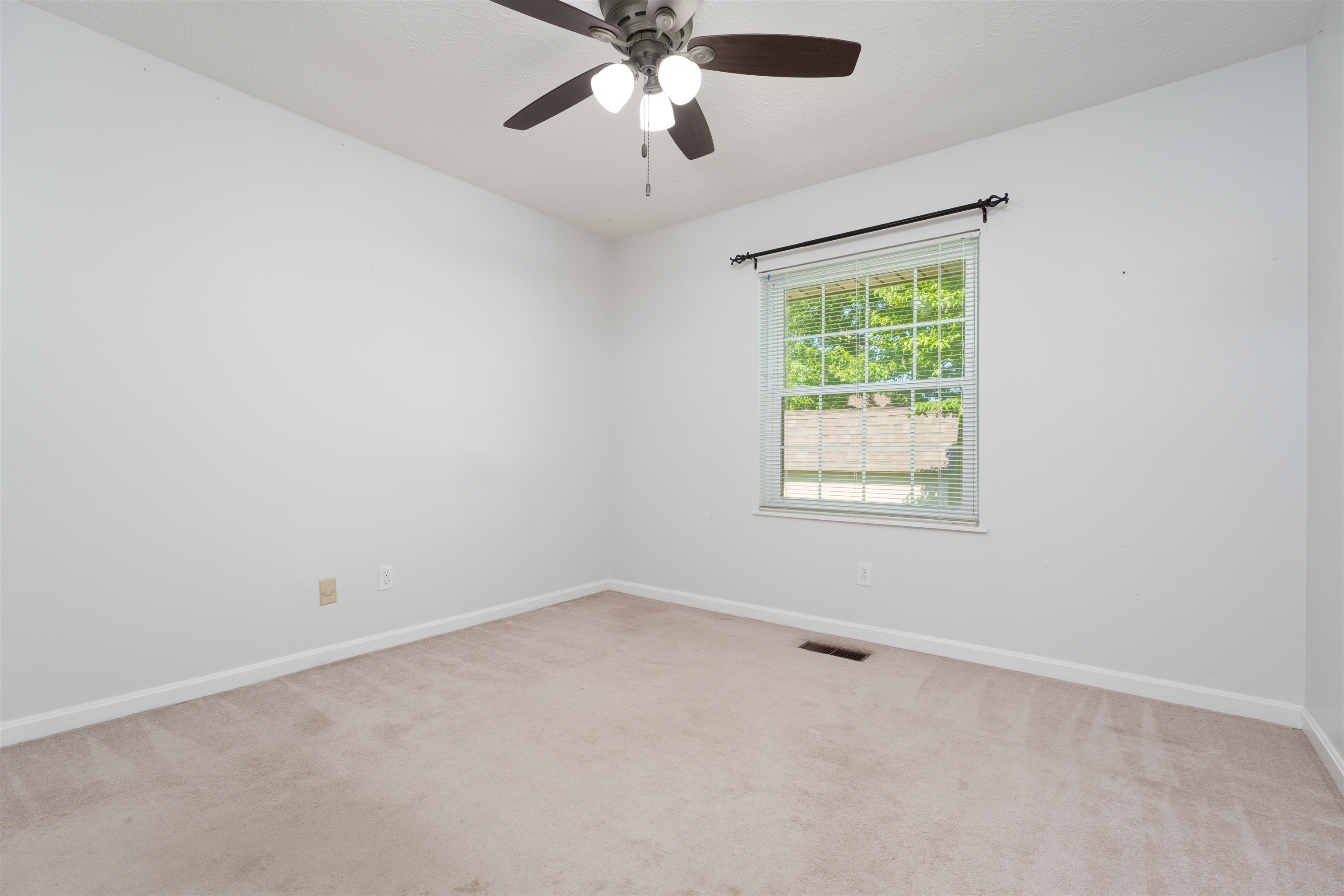 4022 Yates Dr, Owensboro, Kentucky 42301, 3 Bedrooms Bedrooms, ,2 BathroomsBathrooms,Single Family Residence,For Sale,Yates Dr,89954