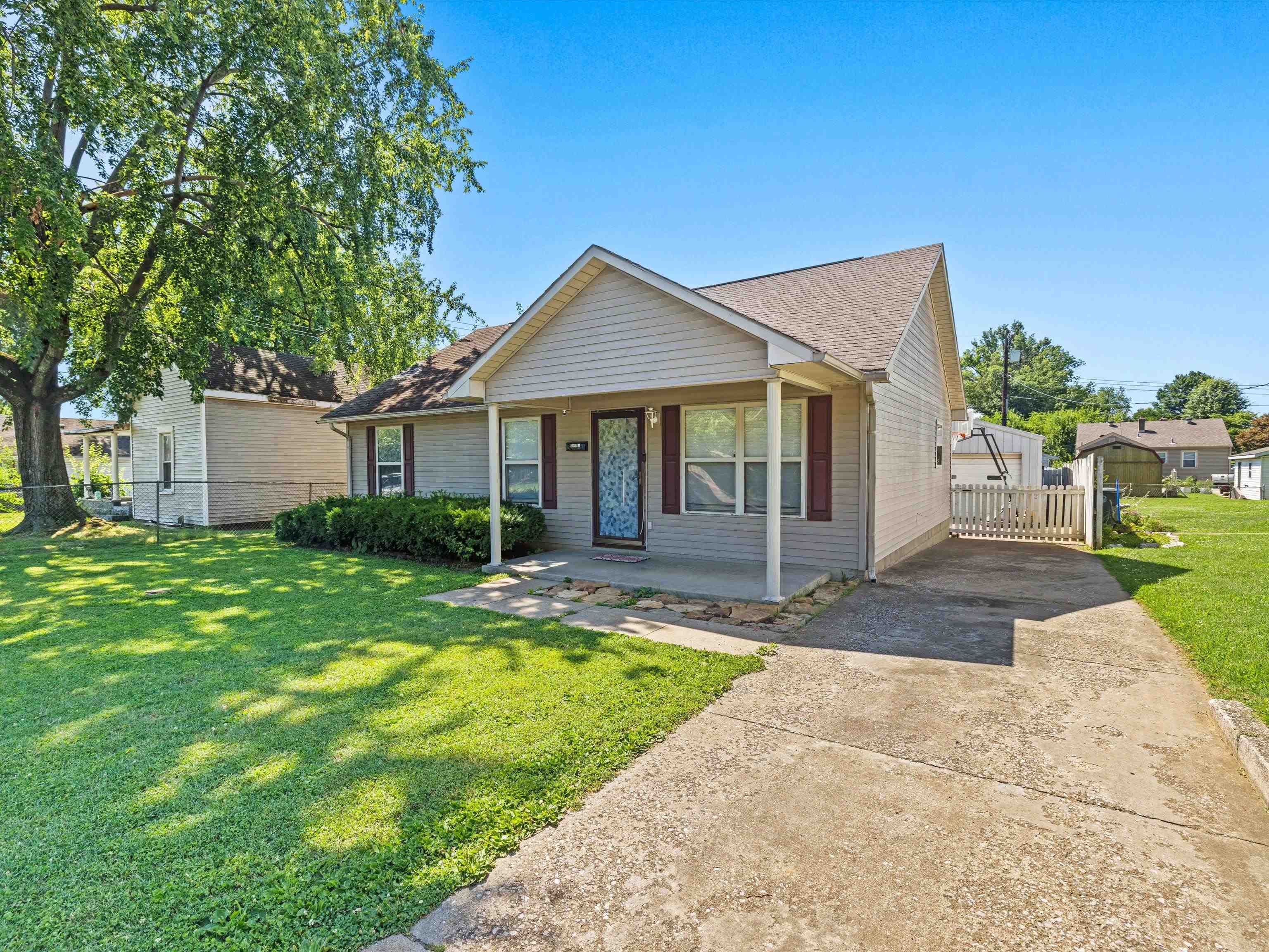 1811 Monarch Ave., Owensboro, Kentucky 42303, 3 Bedrooms Bedrooms, ,1 BathroomBathrooms,Single Family Residence,For Sale,Monarch Ave.,89962