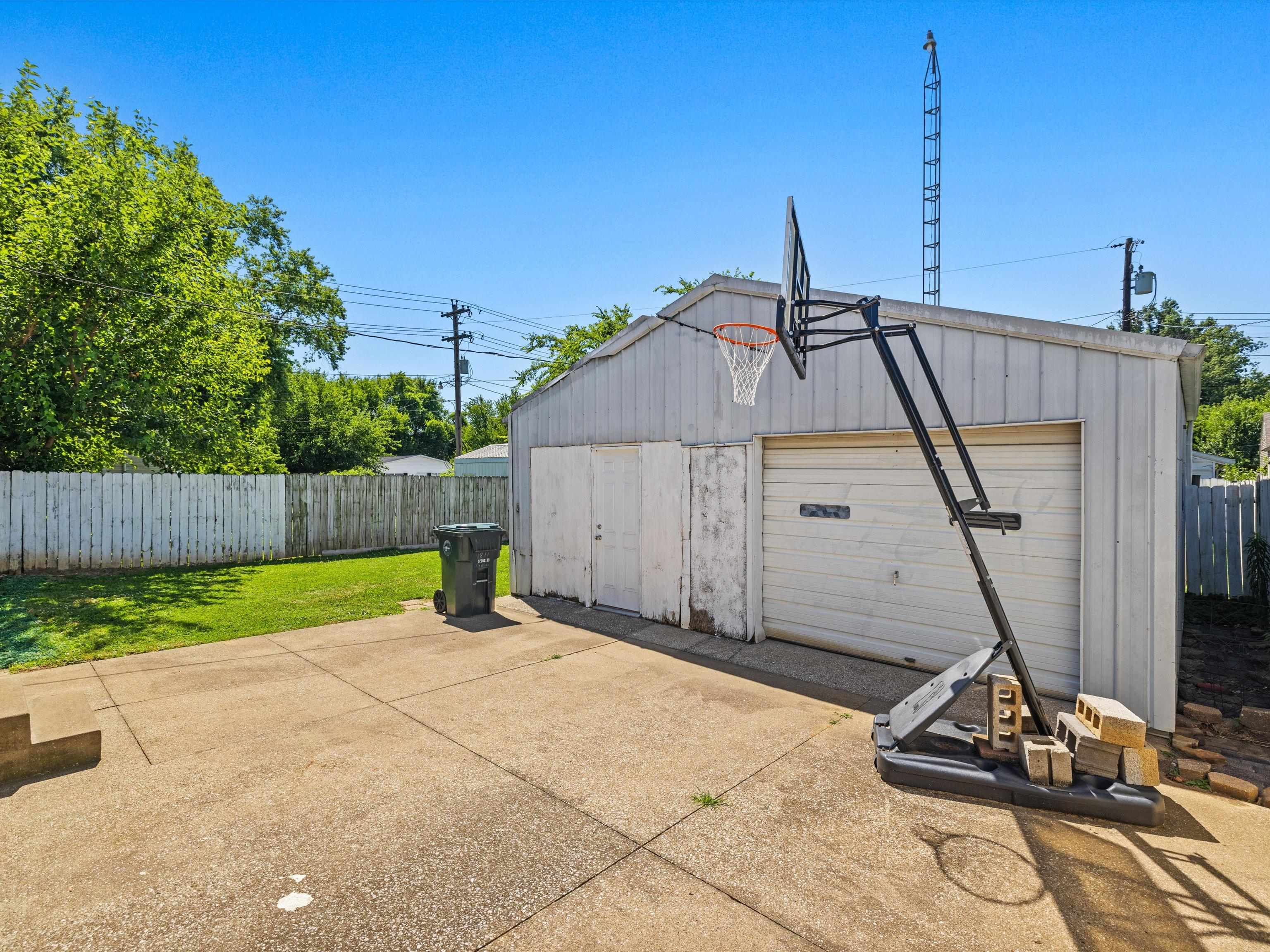 1811 Monarch Ave., Owensboro, Kentucky 42303, 3 Bedrooms Bedrooms, ,1 BathroomBathrooms,Single Family Residence,For Sale,Monarch Ave.,89962