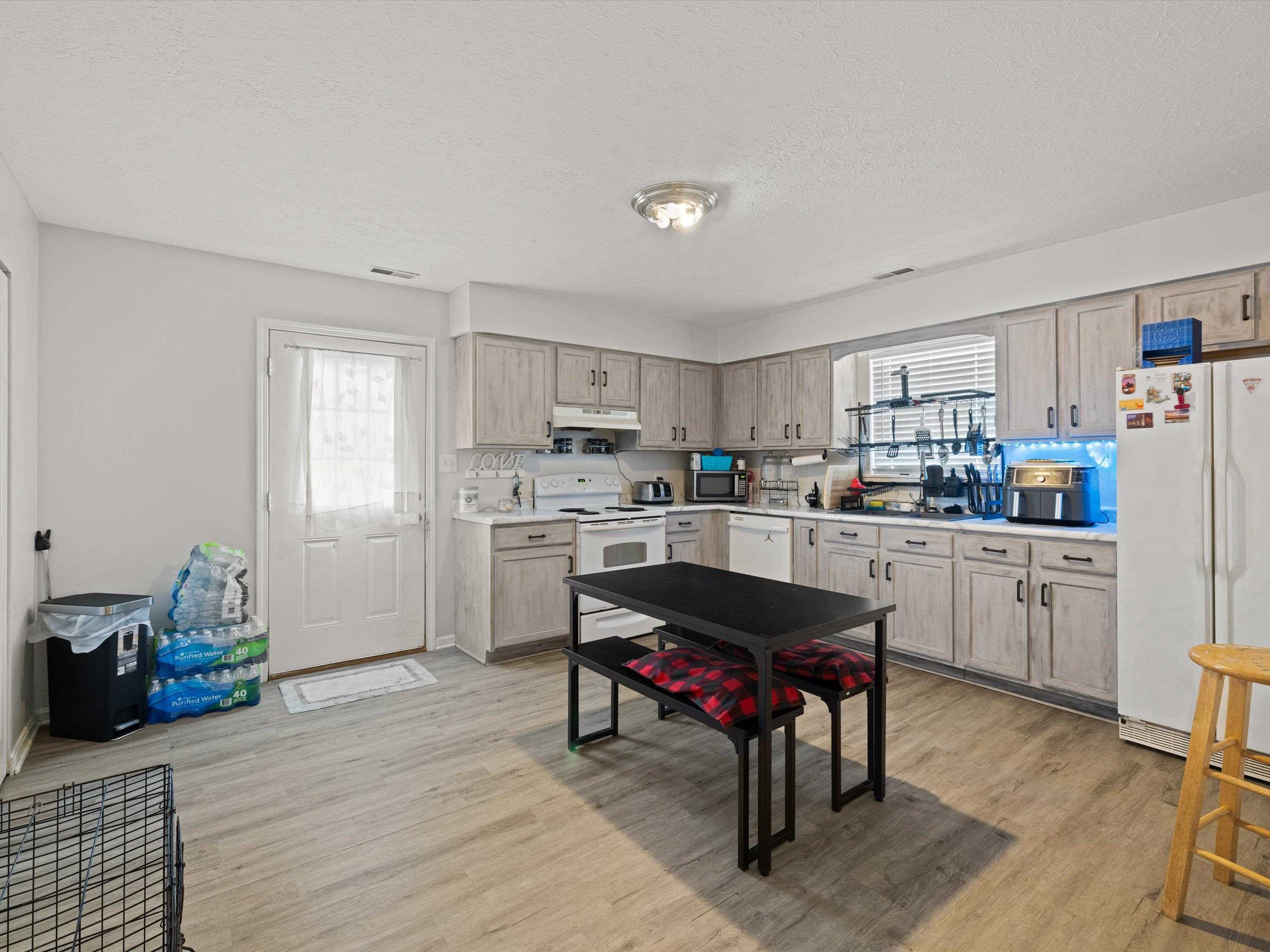 1811 Monarch Ave., Owensboro, Kentucky 42303, 3 Bedrooms Bedrooms, ,1 BathroomBathrooms,Single Family Residence,For Sale,Monarch Ave.,89962