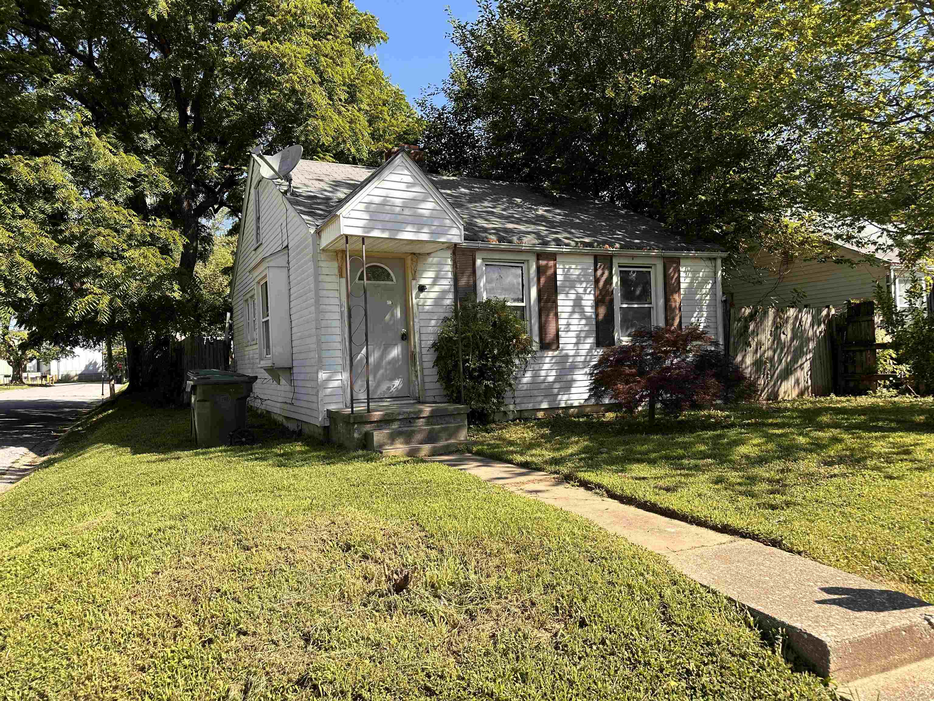 1649 Parkdale Drive, Owensboro, Kentucky 42303, 2 Bedrooms Bedrooms, ,1 BathroomBathrooms,Single Family Residence,For Sale,Parkdale Drive,89971
