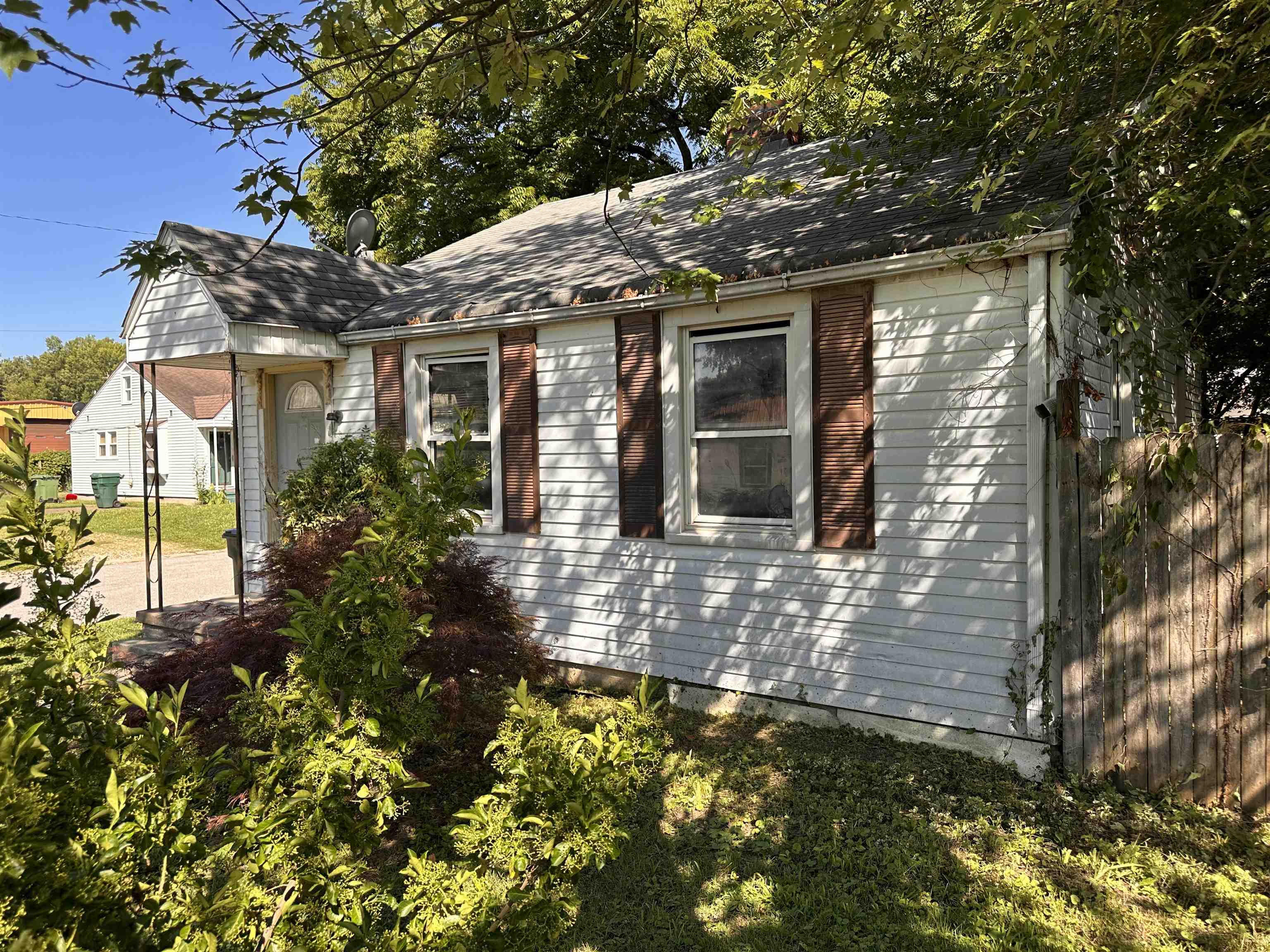 1649 Parkdale Drive, Owensboro, Kentucky 42303, 2 Bedrooms Bedrooms, ,1 BathroomBathrooms,Single Family Residence,For Sale,Parkdale Drive,89971