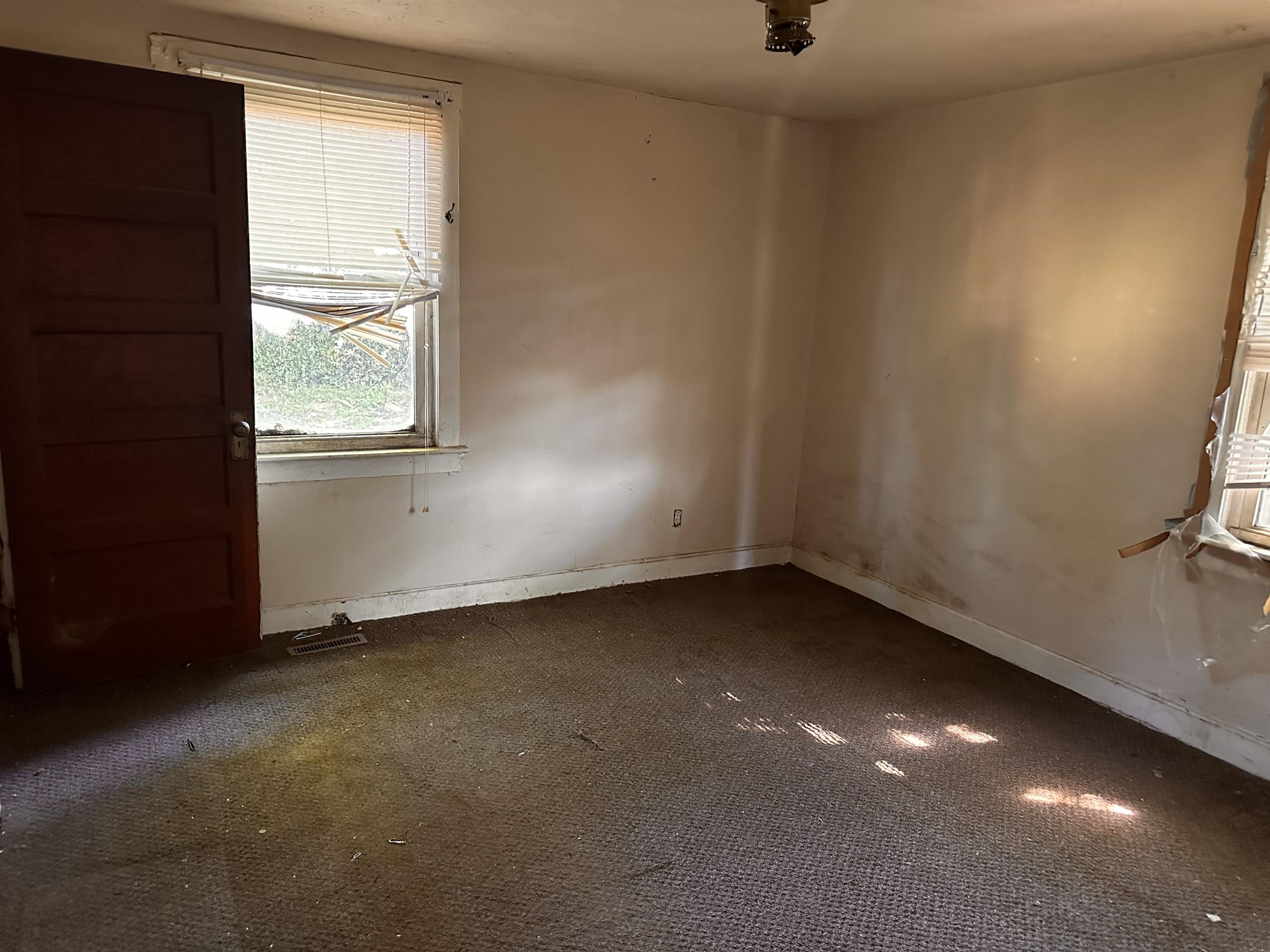 1649 Parkdale Drive, Owensboro, Kentucky 42303, 2 Bedrooms Bedrooms, ,1 BathroomBathrooms,Single Family Residence,For Sale,Parkdale Drive,89971