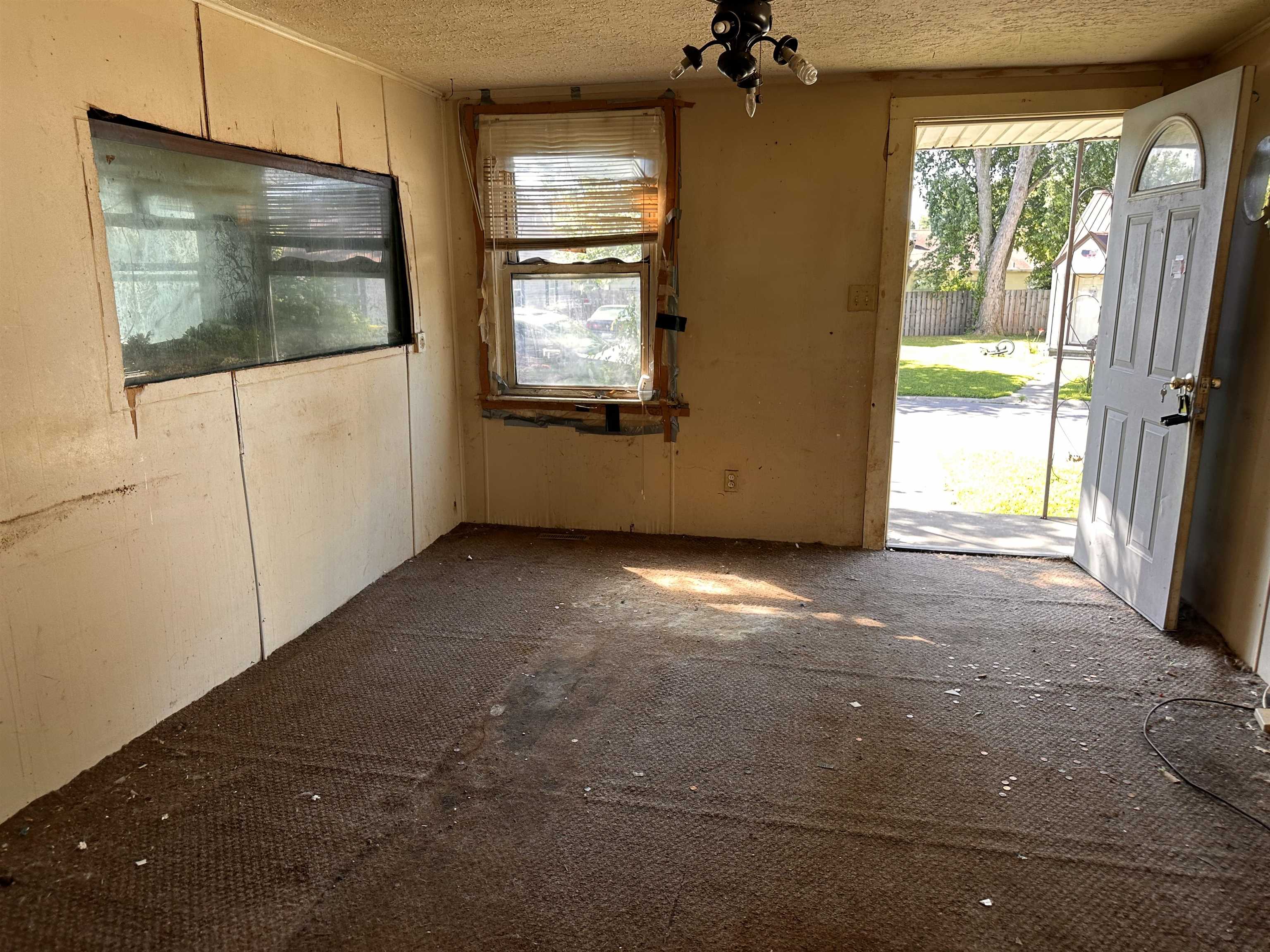 1649 Parkdale Drive, Owensboro, Kentucky 42303, 2 Bedrooms Bedrooms, ,1 BathroomBathrooms,Single Family Residence,For Sale,Parkdale Drive,89971