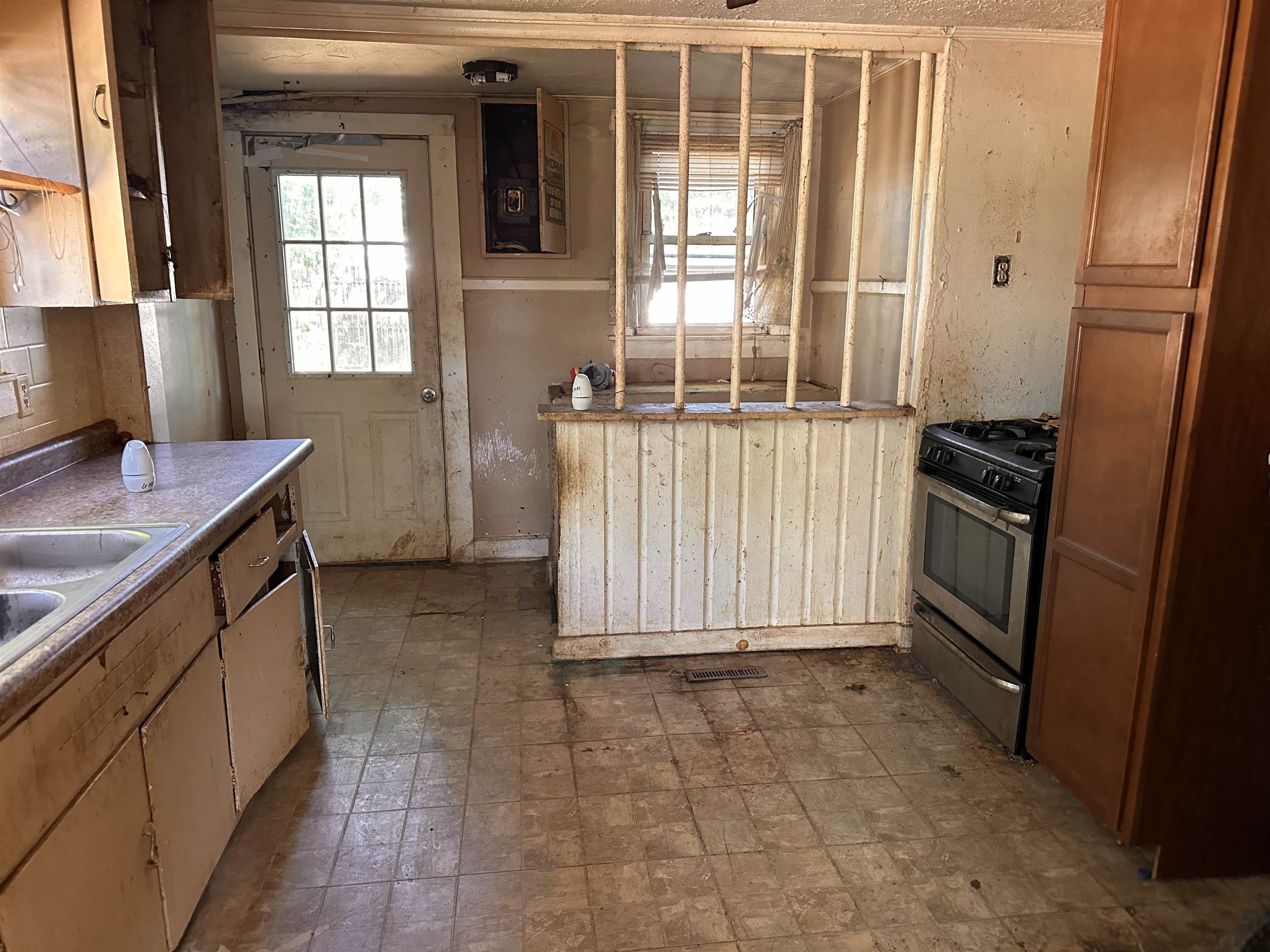 1649 Parkdale Drive, Owensboro, Kentucky 42303, 2 Bedrooms Bedrooms, ,1 BathroomBathrooms,Single Family Residence,For Sale,Parkdale Drive,89971