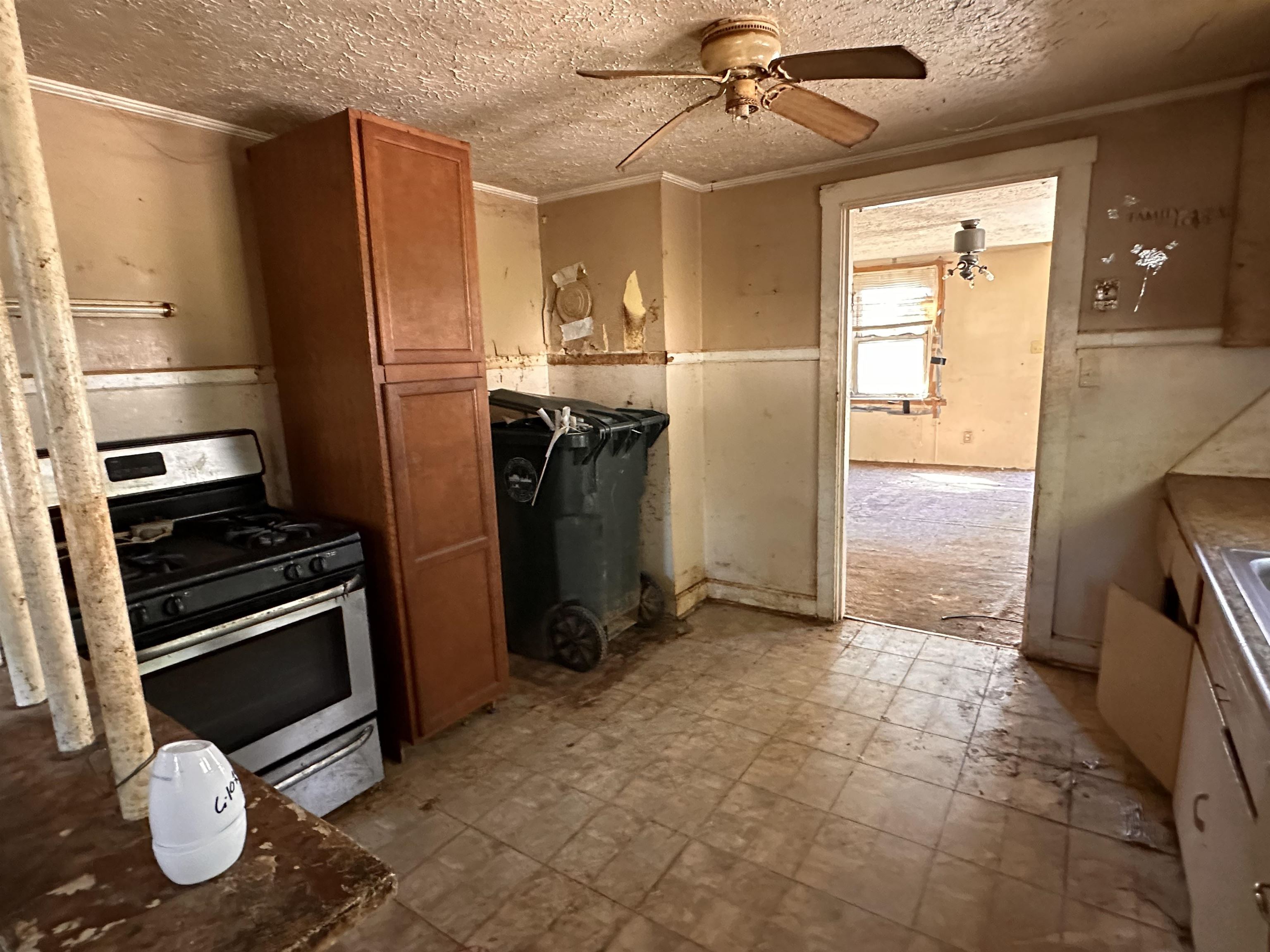 1649 Parkdale Drive, Owensboro, Kentucky 42303, 2 Bedrooms Bedrooms, ,1 BathroomBathrooms,Single Family Residence,For Sale,Parkdale Drive,89971