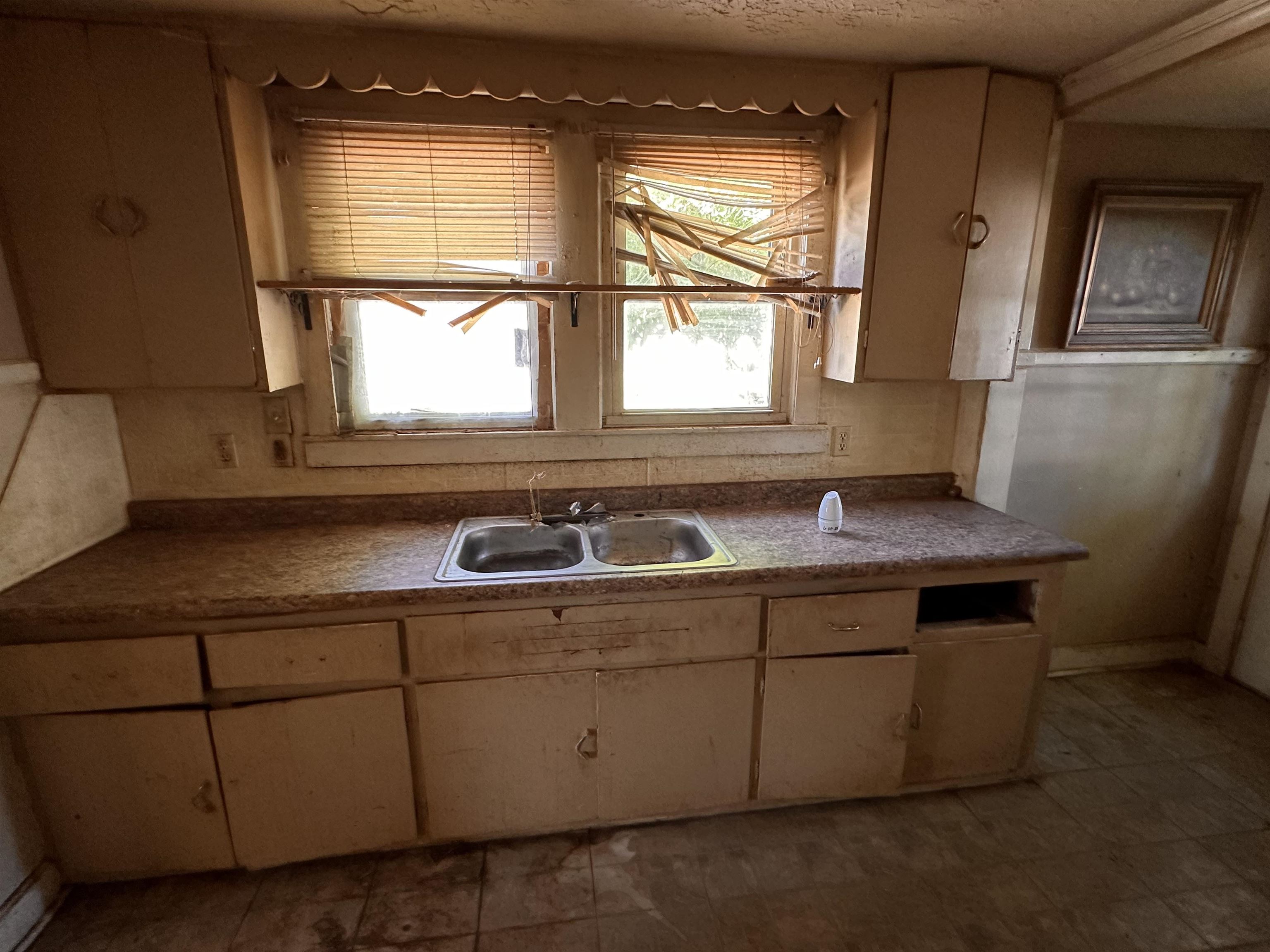 1649 Parkdale Drive, Owensboro, Kentucky 42303, 2 Bedrooms Bedrooms, ,1 BathroomBathrooms,Single Family Residence,For Sale,Parkdale Drive,89971