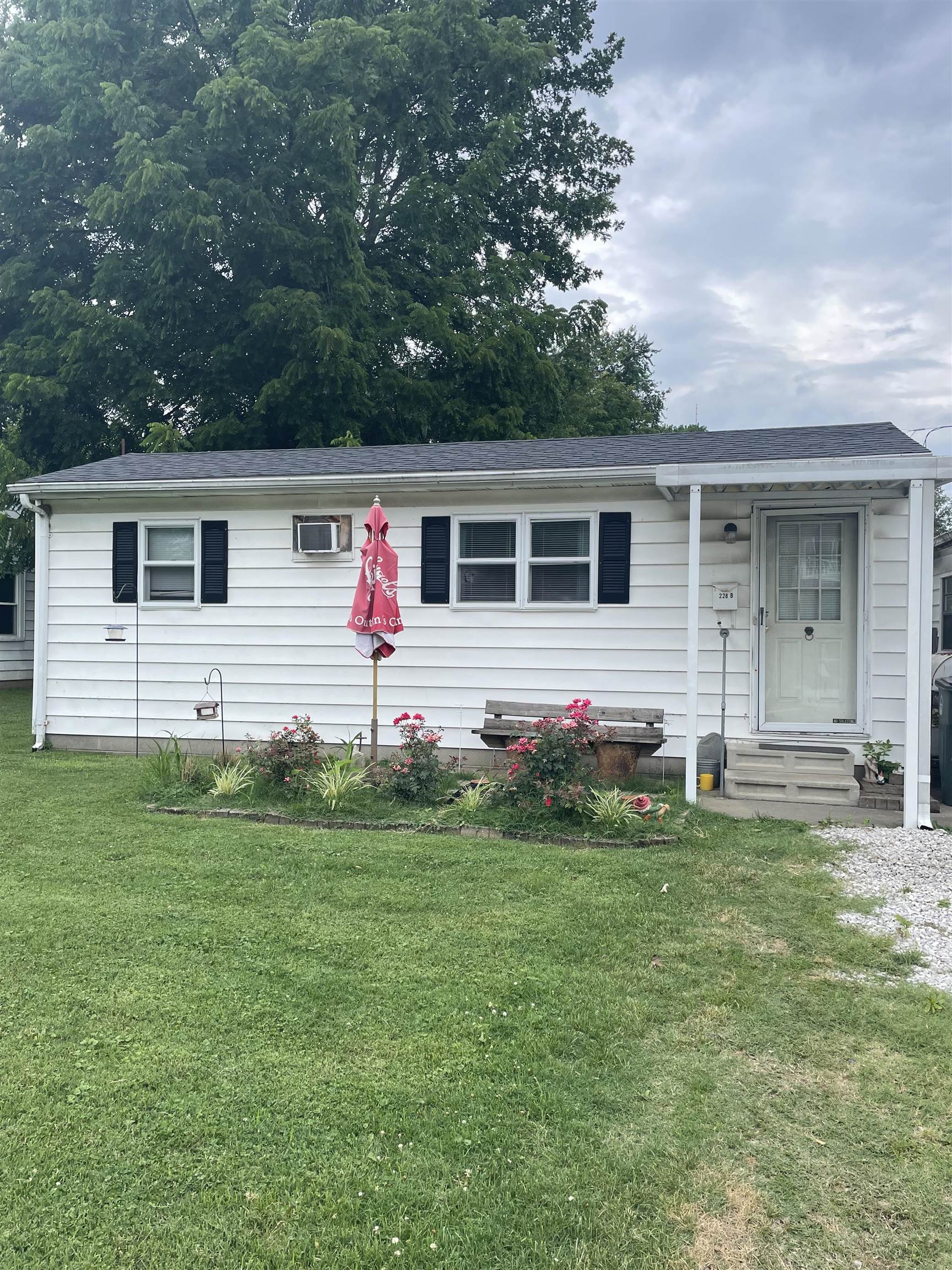 228 Byers Ave., Owensboro, Kentucky 42303, 2 Bedrooms Bedrooms, ,1 BathroomBathrooms,Single Family Residence,For Sale,Byers Ave.,89972