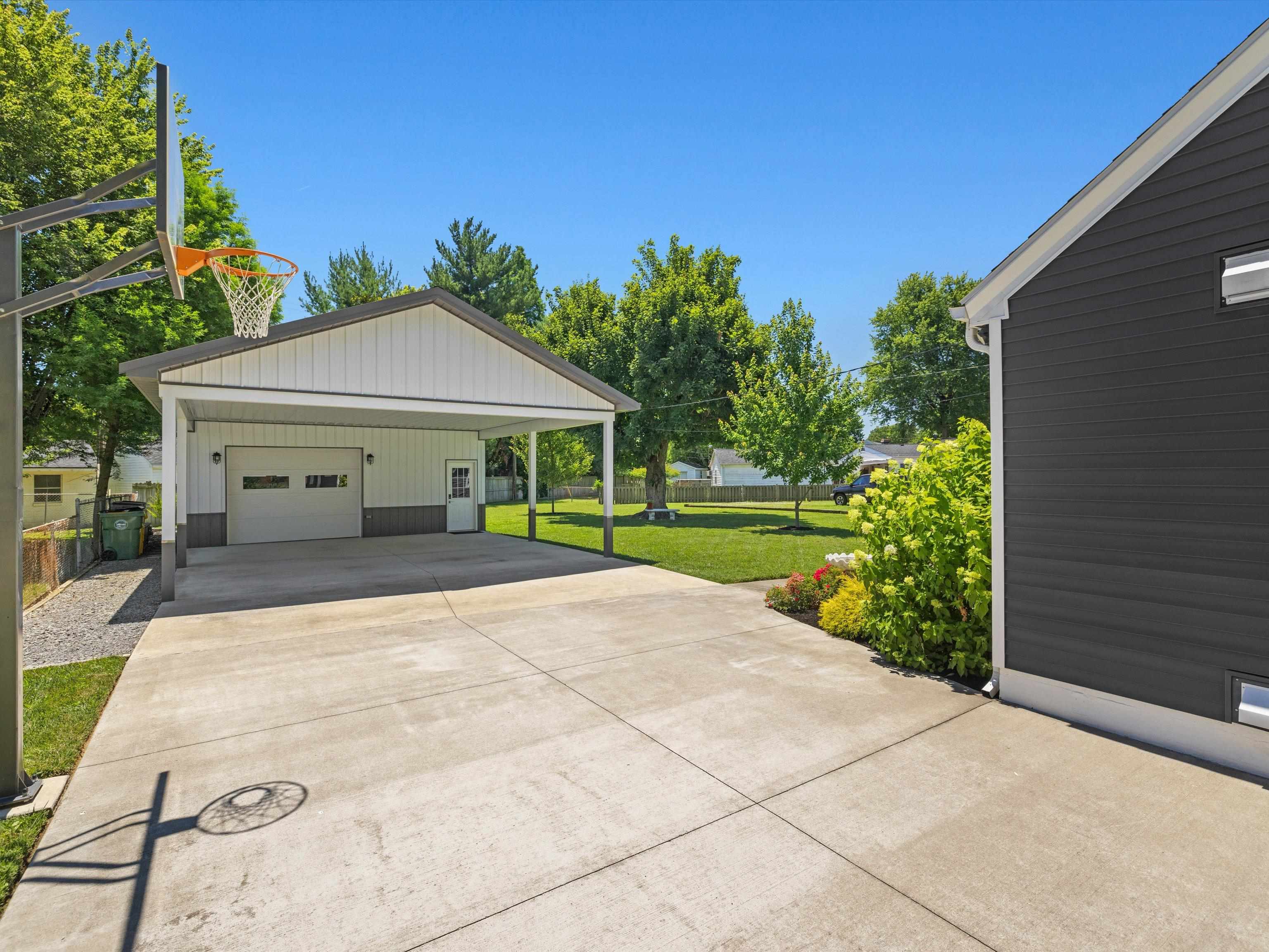 2220 York Dr, Owensboro, Kentucky 42301-4230, 3 Bedrooms Bedrooms, ,2 BathroomsBathrooms,Single Family Residence,For Sale,York Dr,89976