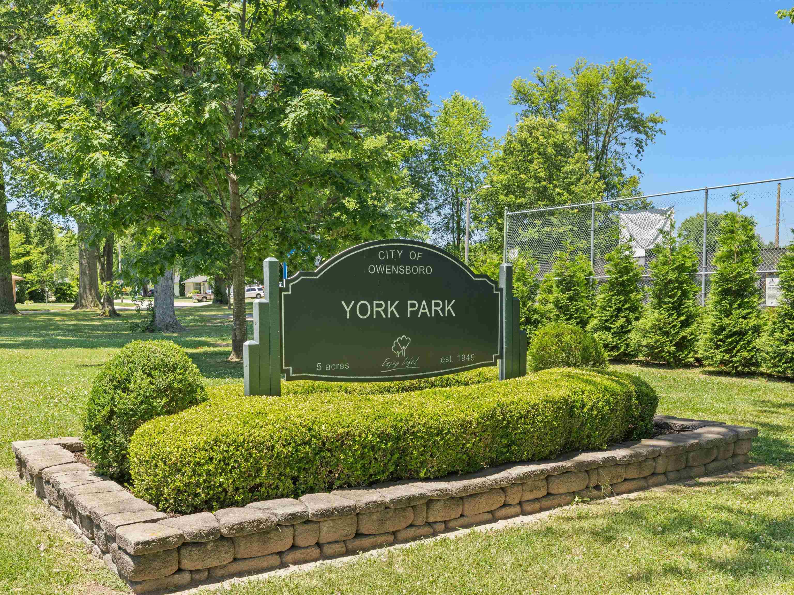 2220 York Dr, Owensboro, Kentucky 42301-4230, 3 Bedrooms Bedrooms, ,2 BathroomsBathrooms,Single Family Residence,For Sale,York Dr,89976