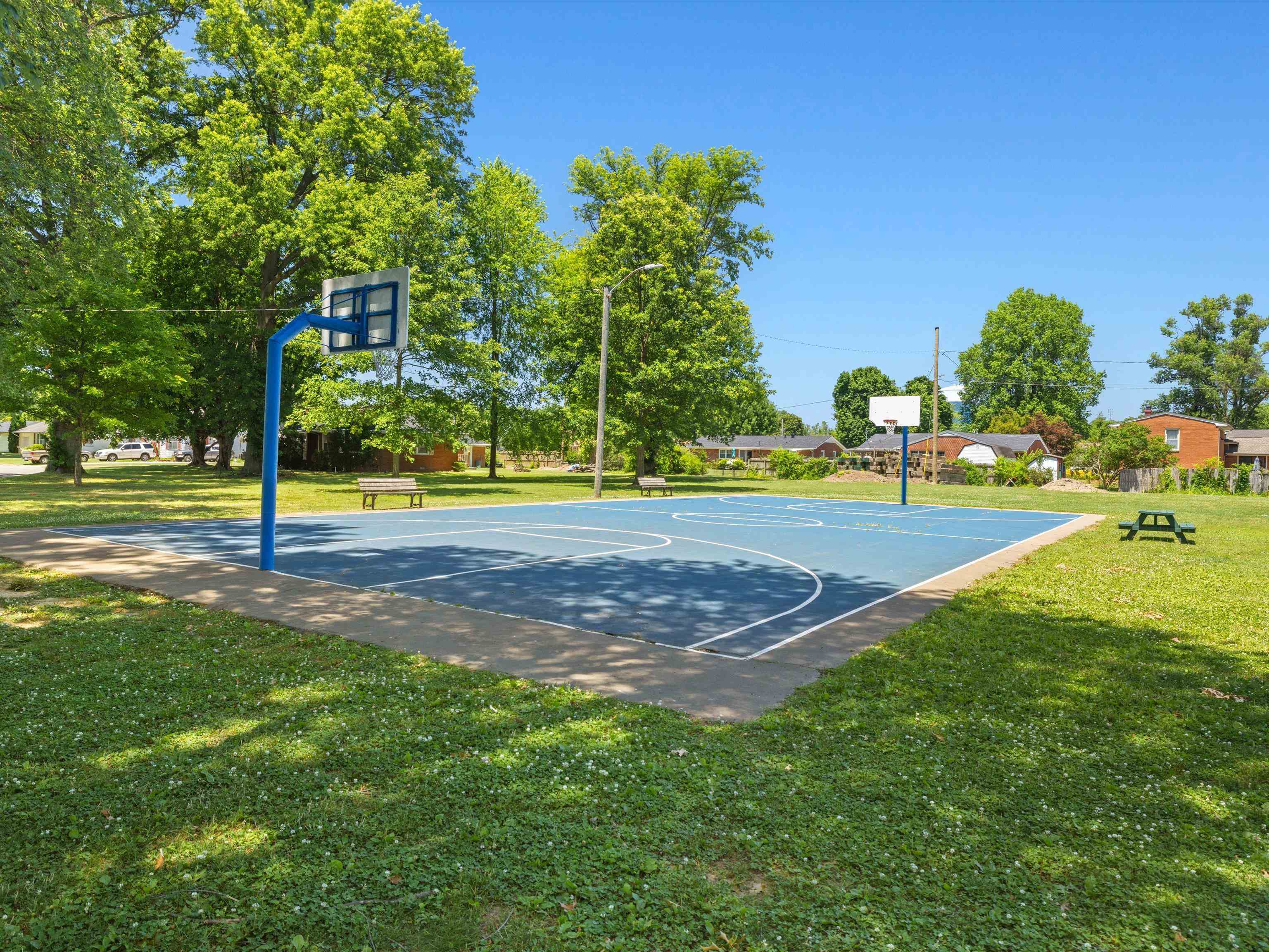 2220 York Dr, Owensboro, Kentucky 42301-4230, 3 Bedrooms Bedrooms, ,2 BathroomsBathrooms,Single Family Residence,For Sale,York Dr,89976