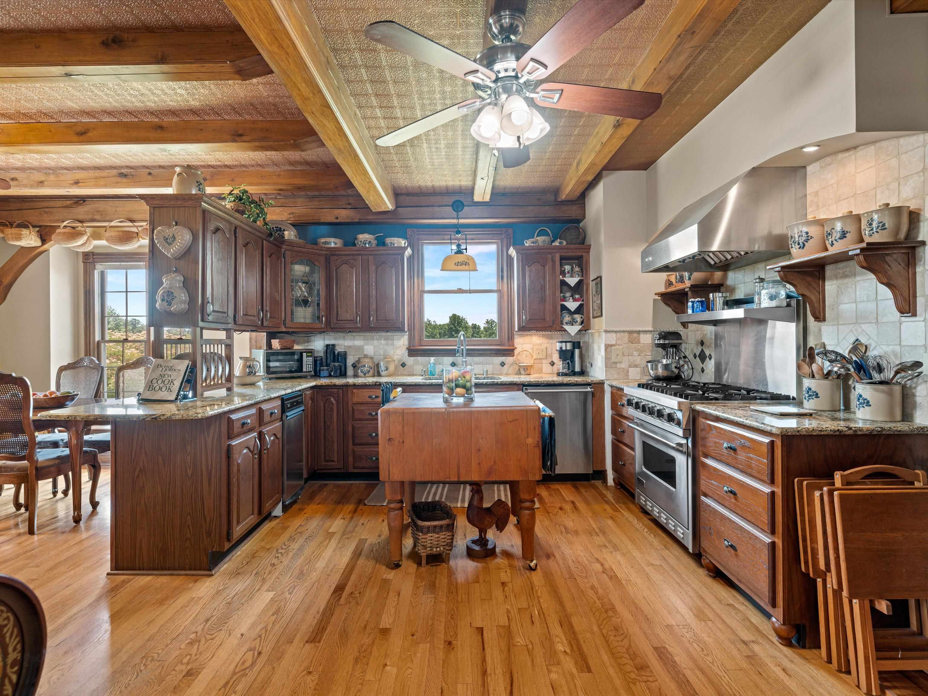 333 Barnetts Creek Road, Utica, Kentucky 42376, 5 Bedrooms Bedrooms, ,4 BathroomsBathrooms,Farm,For Sale,Barnetts Creek Road,89978