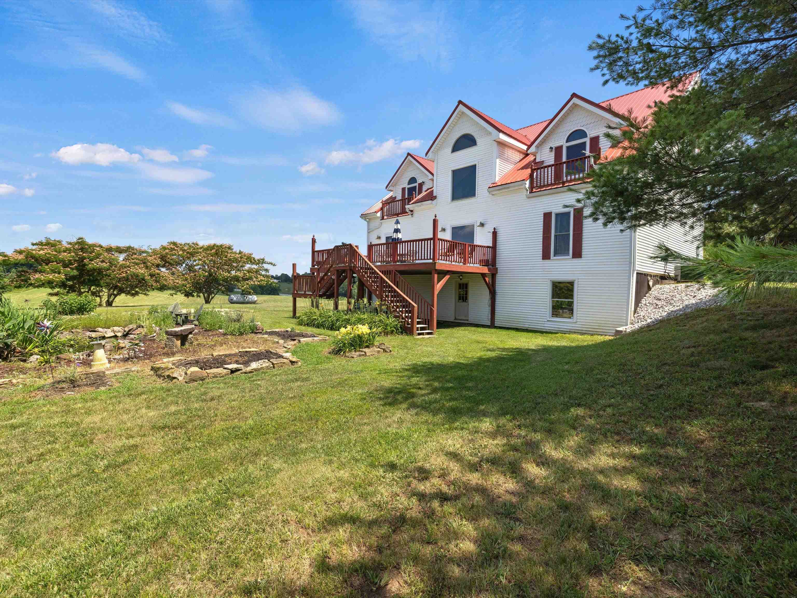 333 Barnetts Creek Road, Utica, Kentucky 42376, 5 Bedrooms Bedrooms, ,4 BathroomsBathrooms,Farm,For Sale,Barnetts Creek Road,89978