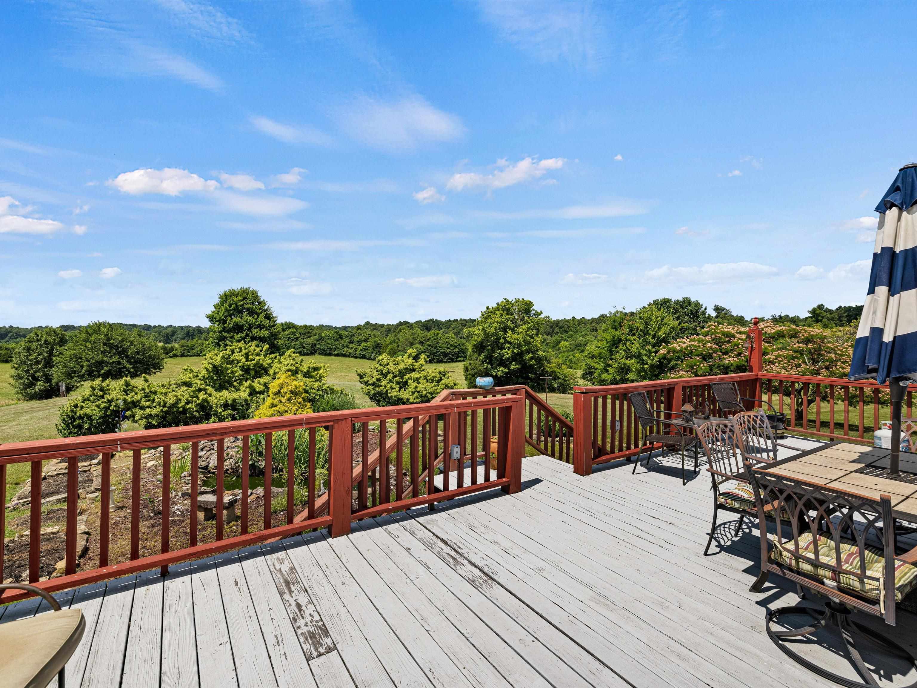 333 Barnetts Creek Road, Utica, Kentucky 42376, 5 Bedrooms Bedrooms, ,4 BathroomsBathrooms,Farm,For Sale,Barnetts Creek Road,89978