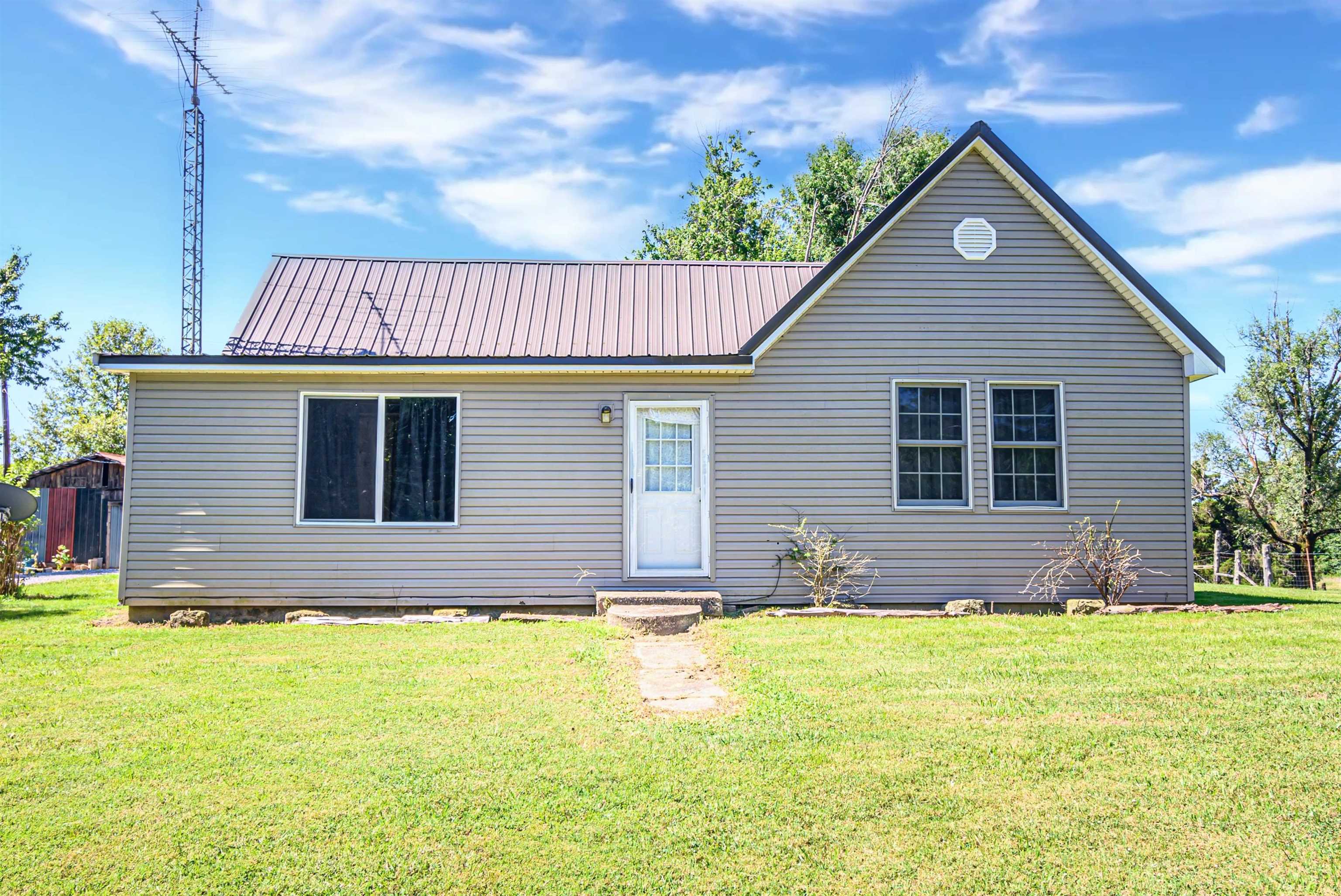 1345 Niles Rd, Dawson Springs, Kentucky 42408, 2 Bedrooms Bedrooms, ,1 BathroomBathrooms,Single Family Residence,For Sale,Niles Rd,89983
