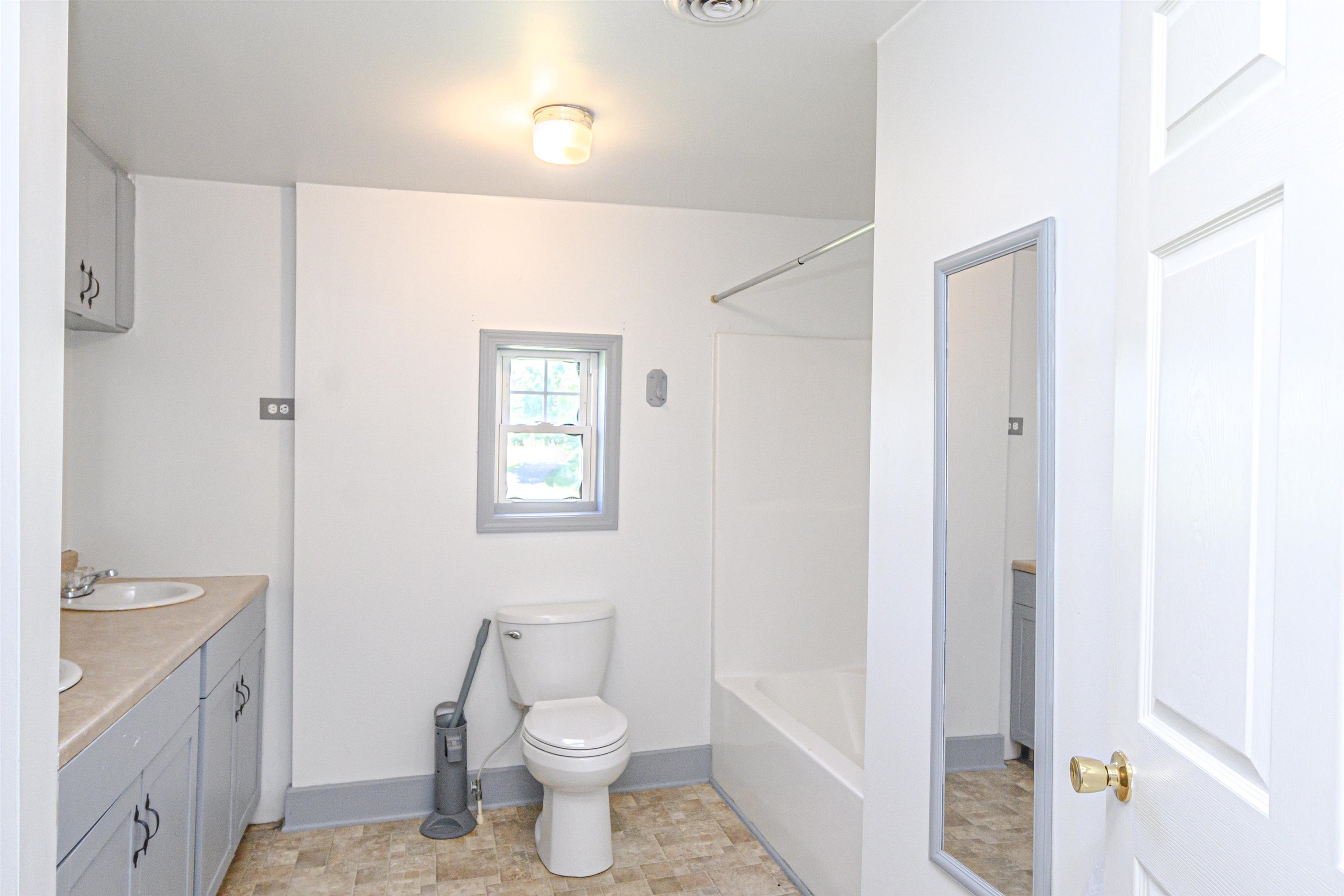 1345 Niles Rd, Dawson Springs, Kentucky 42408, 2 Bedrooms Bedrooms, ,1 BathroomBathrooms,Single Family Residence,For Sale,Niles Rd,89983