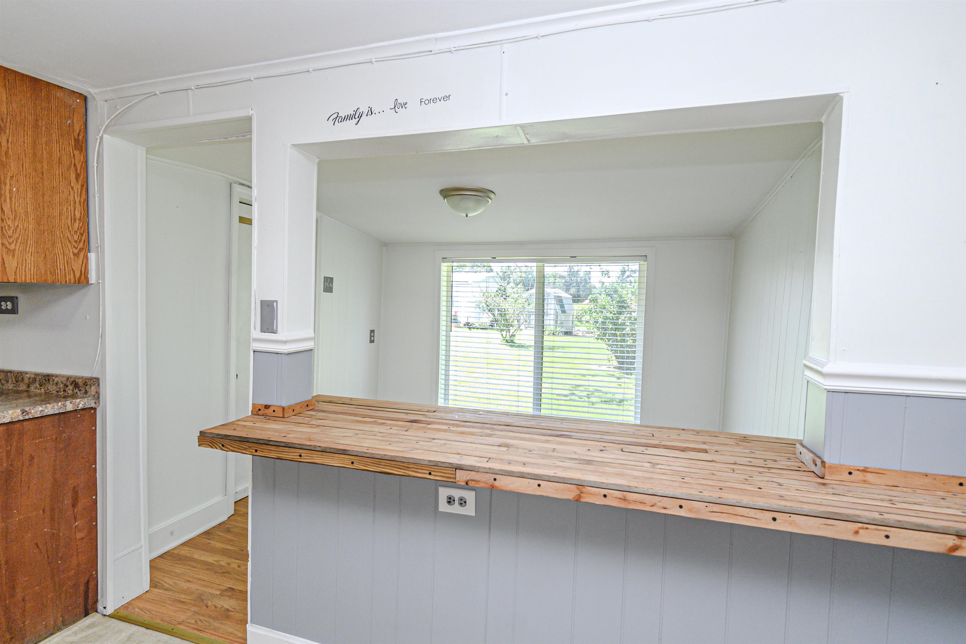 1345 Niles Rd, Dawson Springs, Kentucky 42408, 2 Bedrooms Bedrooms, ,1 BathroomBathrooms,Single Family Residence,For Sale,Niles Rd,89983