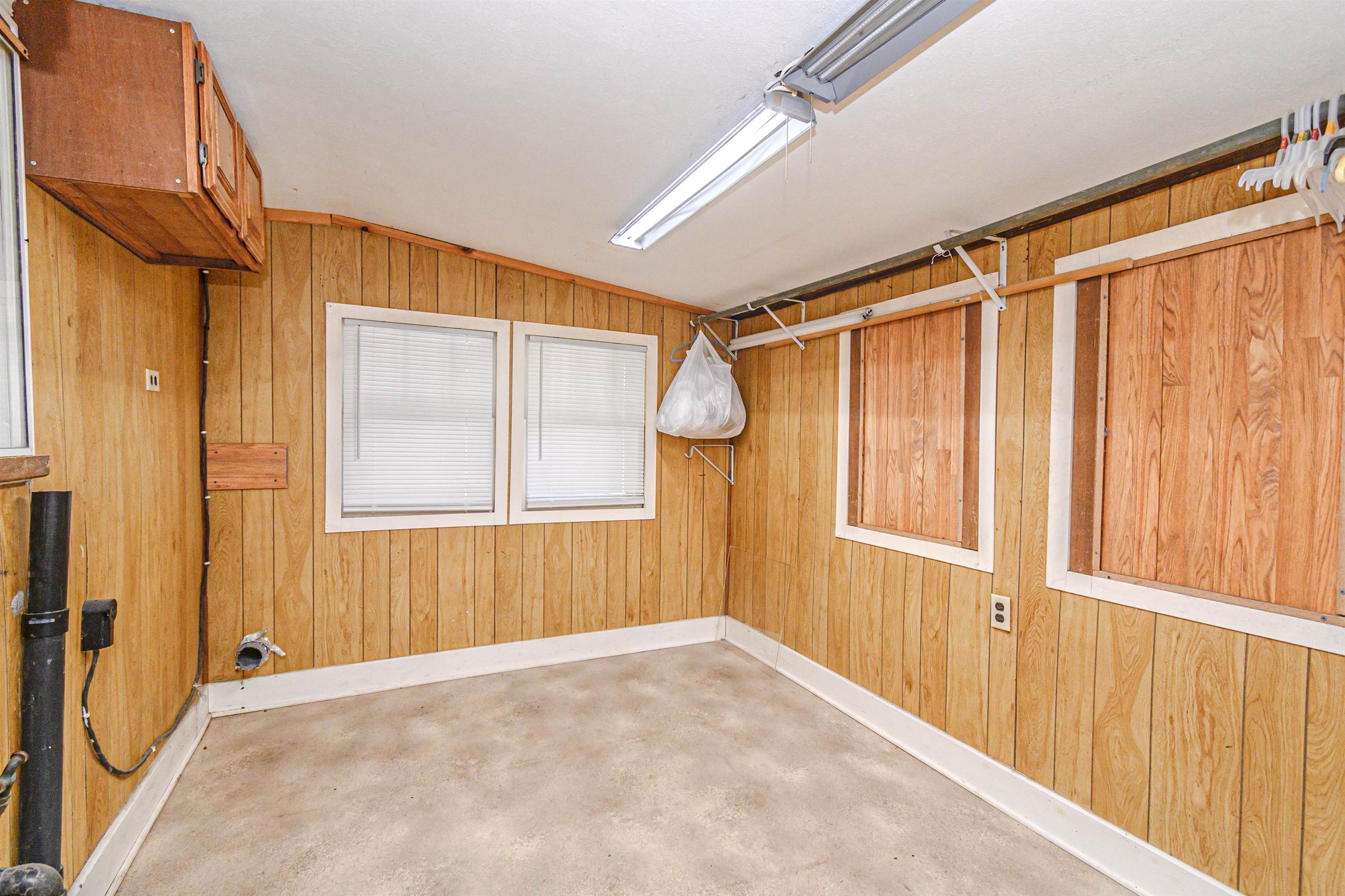 1345 Niles Rd, Dawson Springs, Kentucky 42408, 2 Bedrooms Bedrooms, ,1 BathroomBathrooms,Single Family Residence,For Sale,Niles Rd,89983